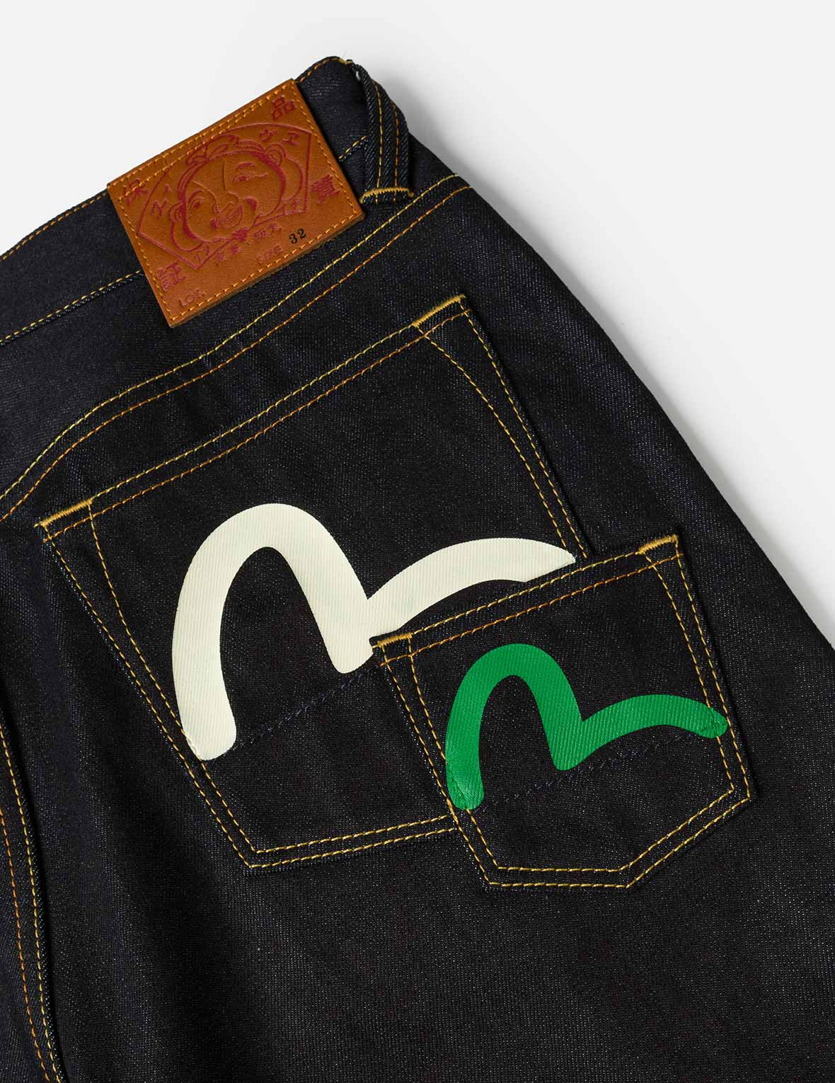 Seagull Print and Multi-Pocket Fashion Fit Denim Shorts - 8