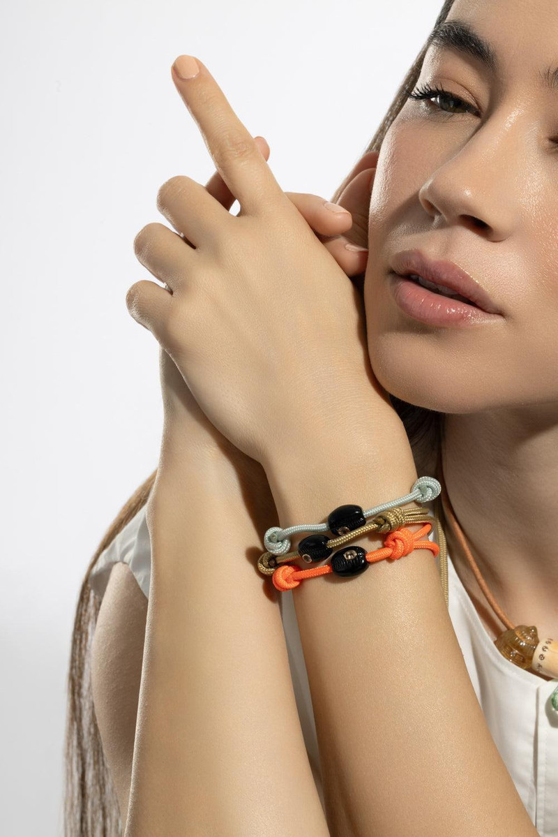 DEZSO Petite Onyx Cowrie Sillimanite Orange Bracelet outlook