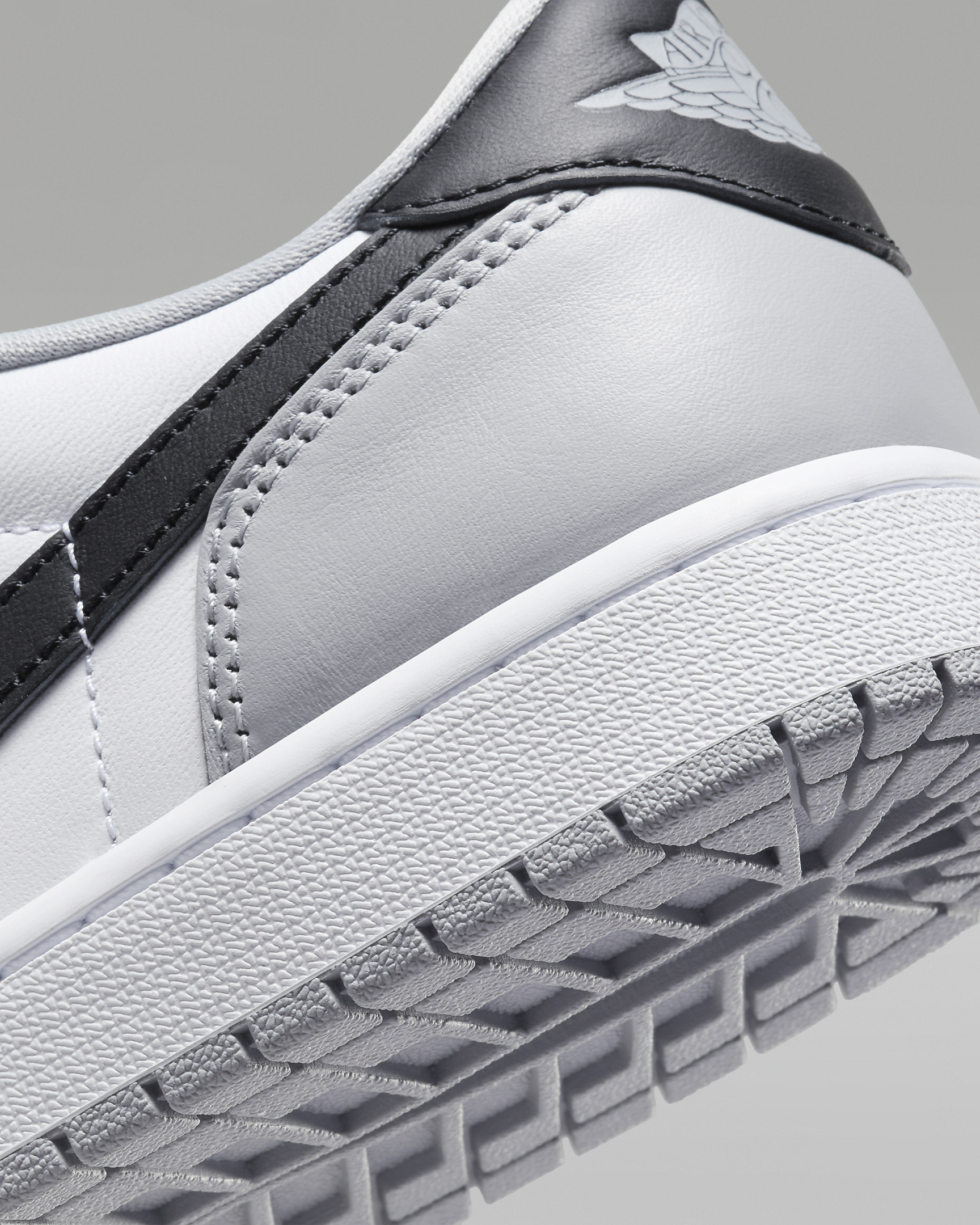 シューズ(男性用) 27.5 NIKE AIR JORDAN 1 LOW \"Wolf Grey\" NIKE WMNS AIR JORDAN 1 LOW “WOLF GREY” ナイキ ウィメンズ