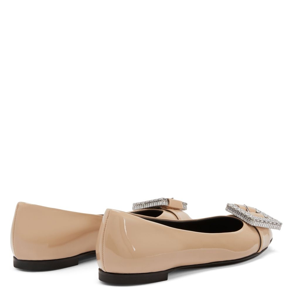 Miss Buckle - 4