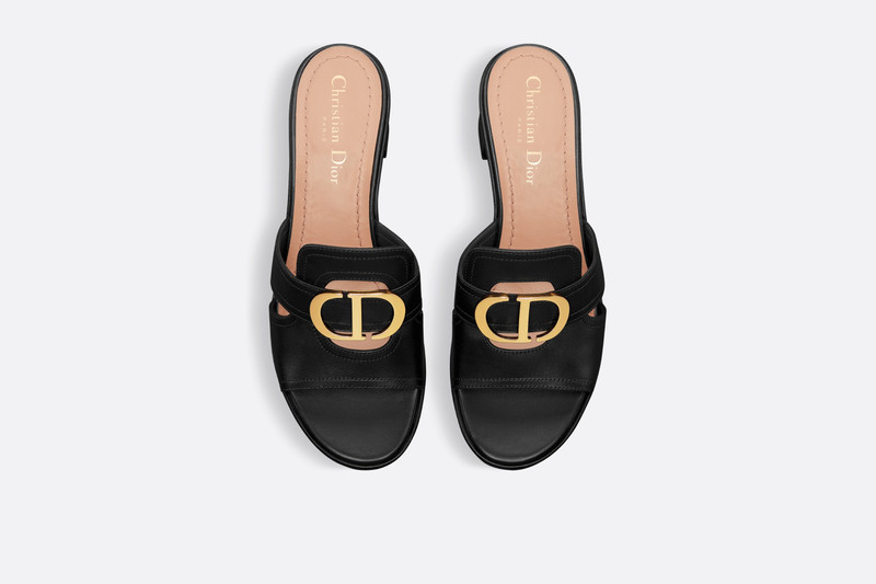 30 Montaigne Platform Slide 5