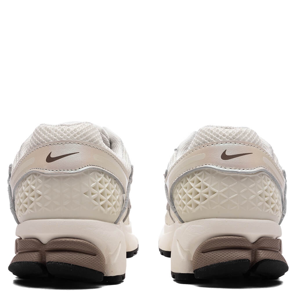 WOMEN'S ZOOM VOMERO 5 - SAIL/MINK BROWN/BLACK - 4