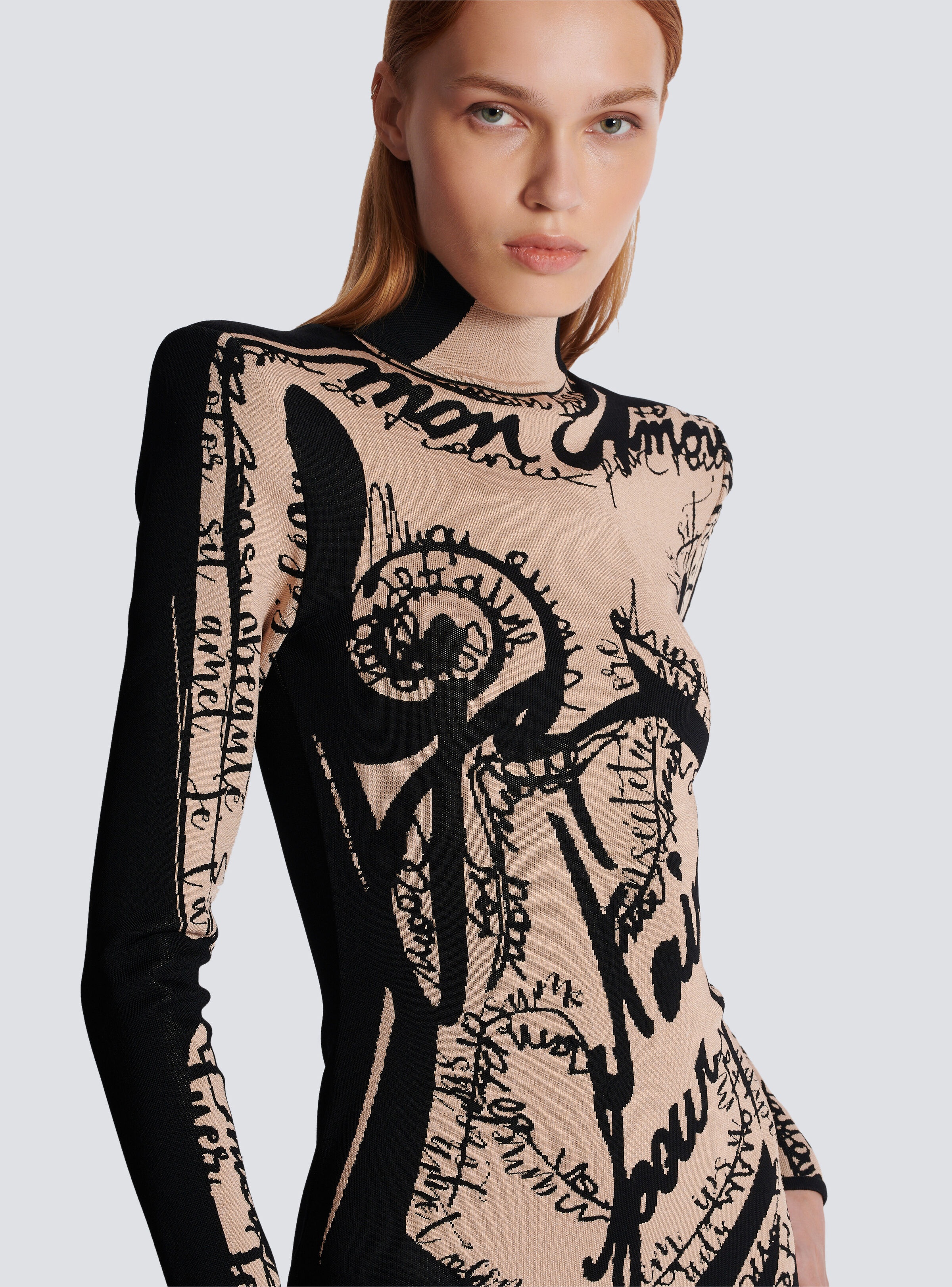 Long knit dress with body motif - 7