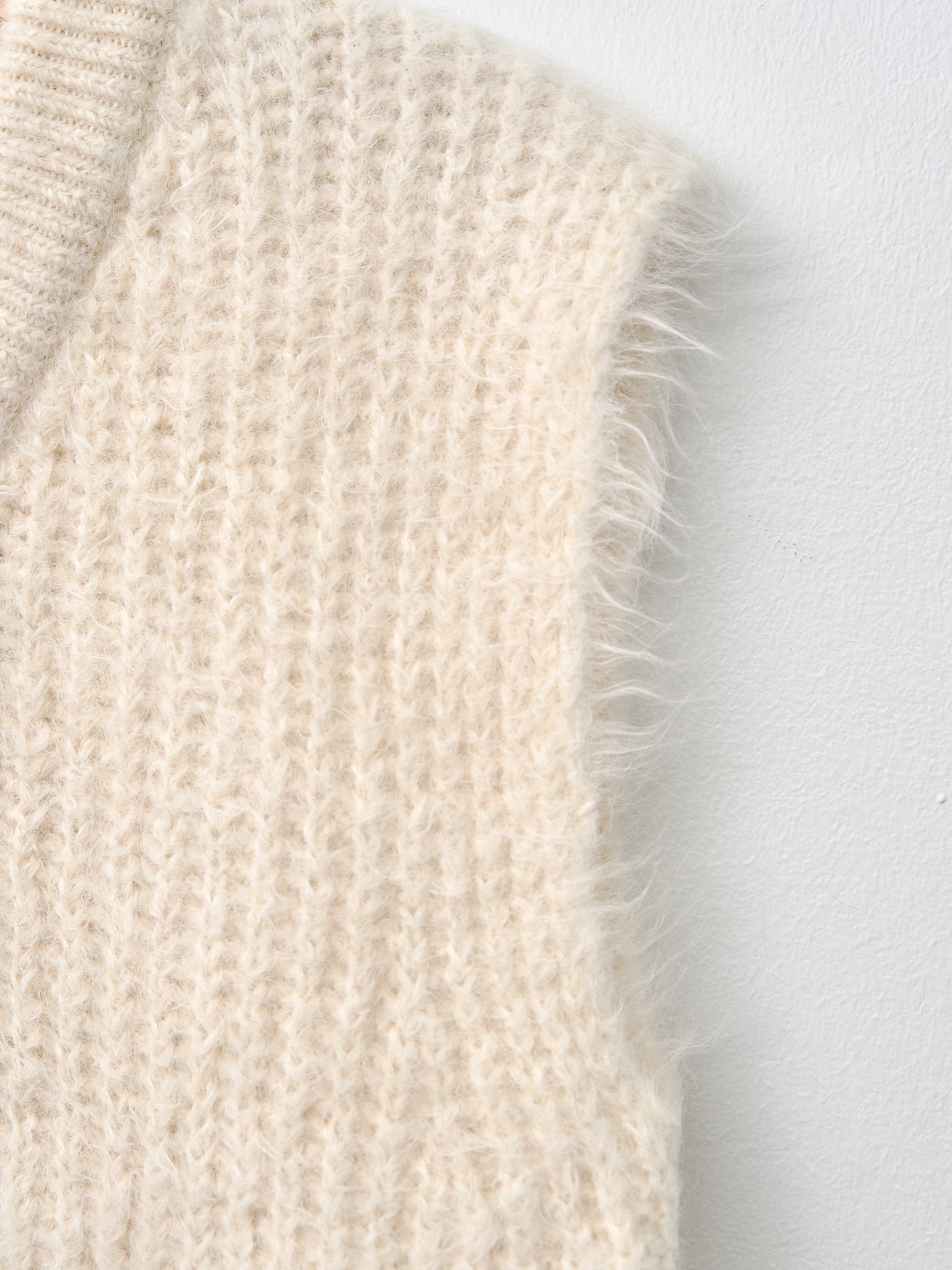 Alpaca Fur V-Neck Vest - White - 6