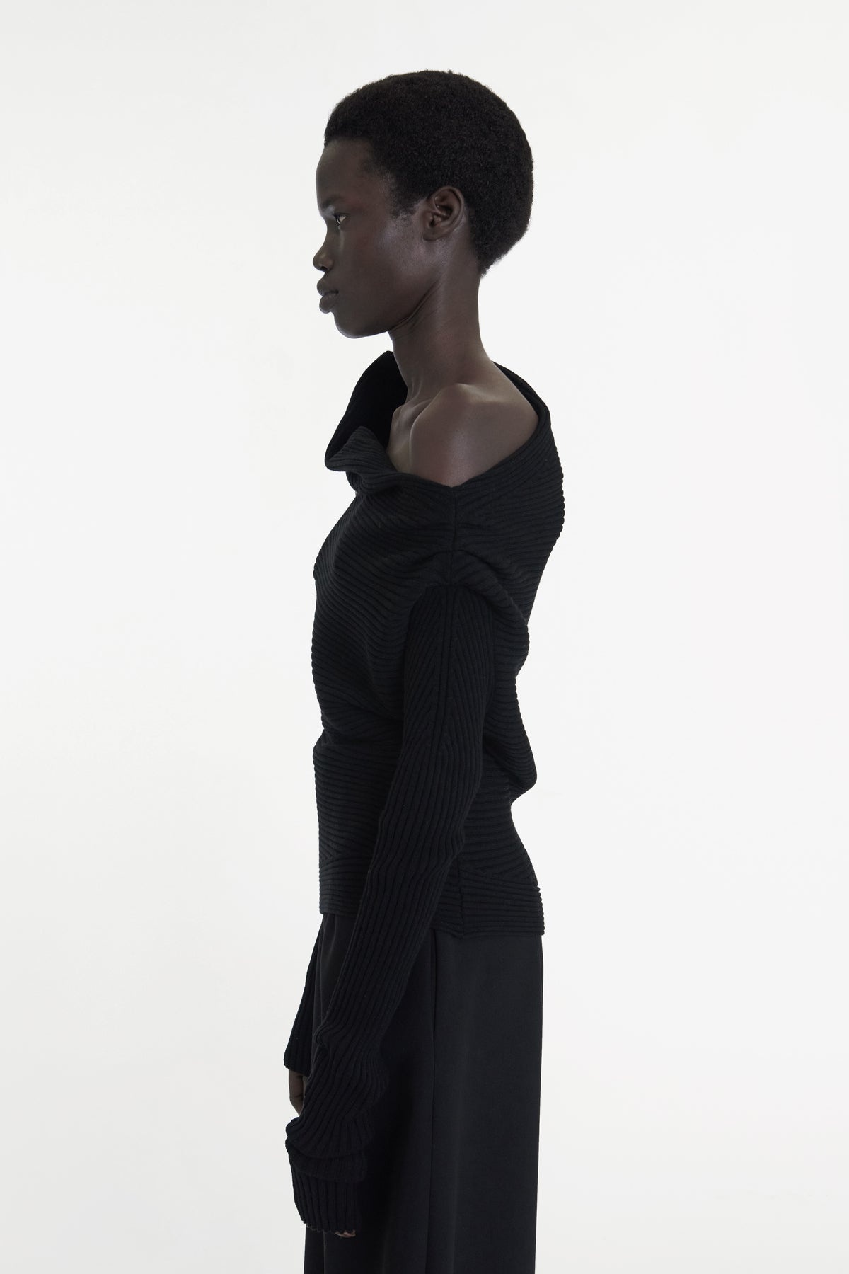 OFF SHOULDER SWEATER WITH SPOON BROOCH BLACK - 2