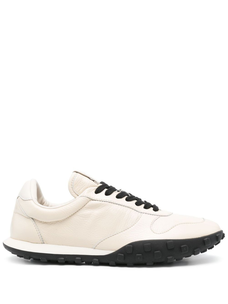 low-top sneakers 1