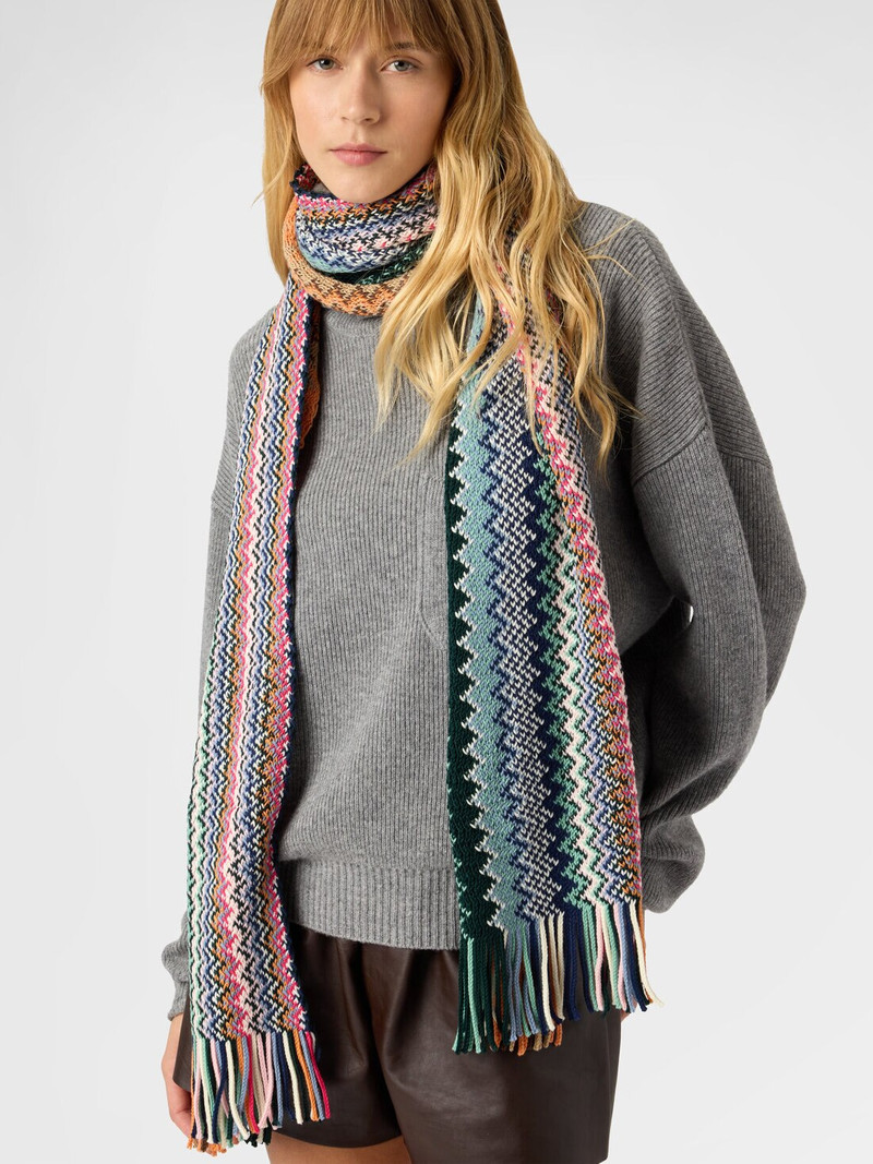 Pure wool scarf with fringes 3