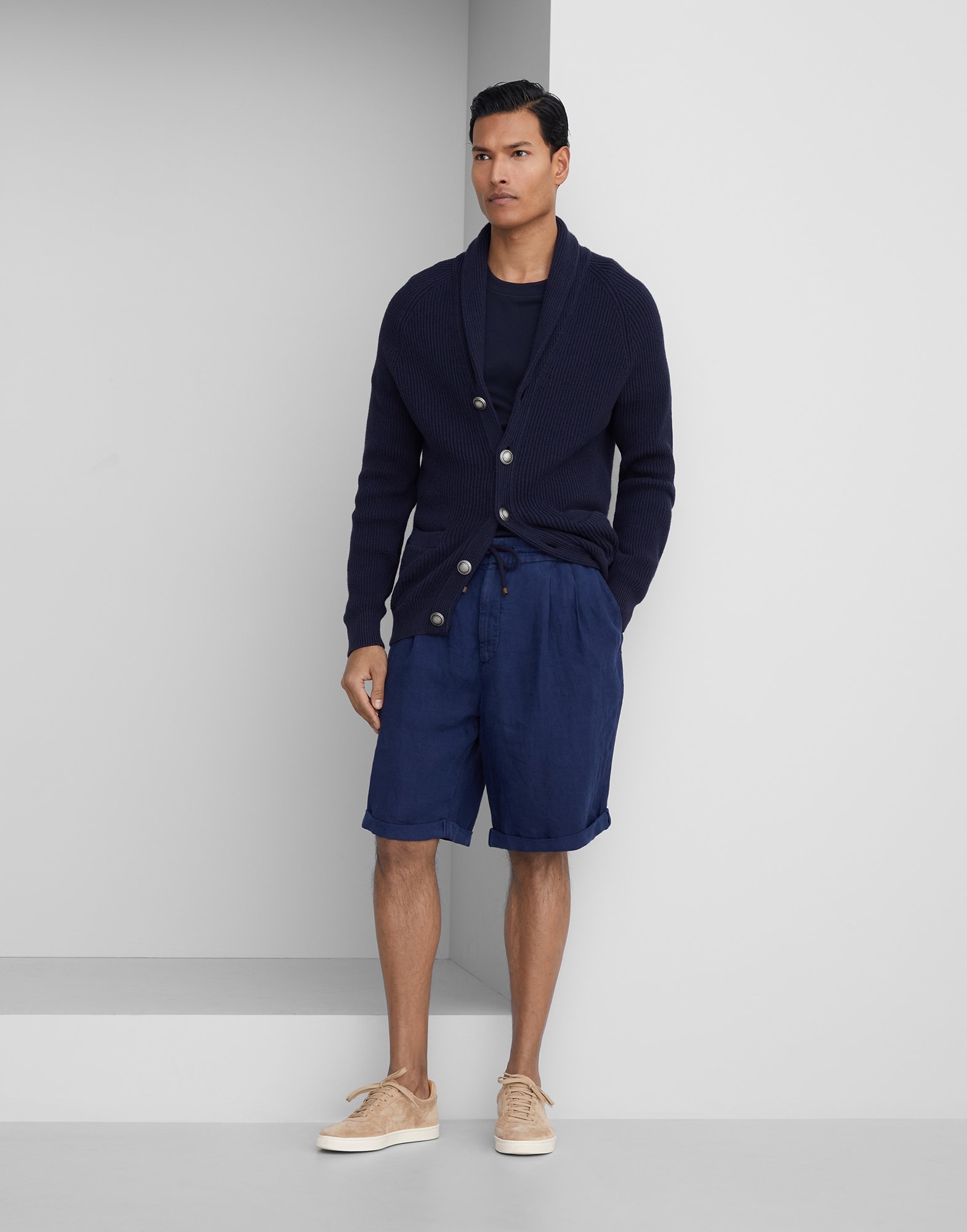 Garment-dyed Bermuda shorts in linen gabardine with drawstring and pleat - 4