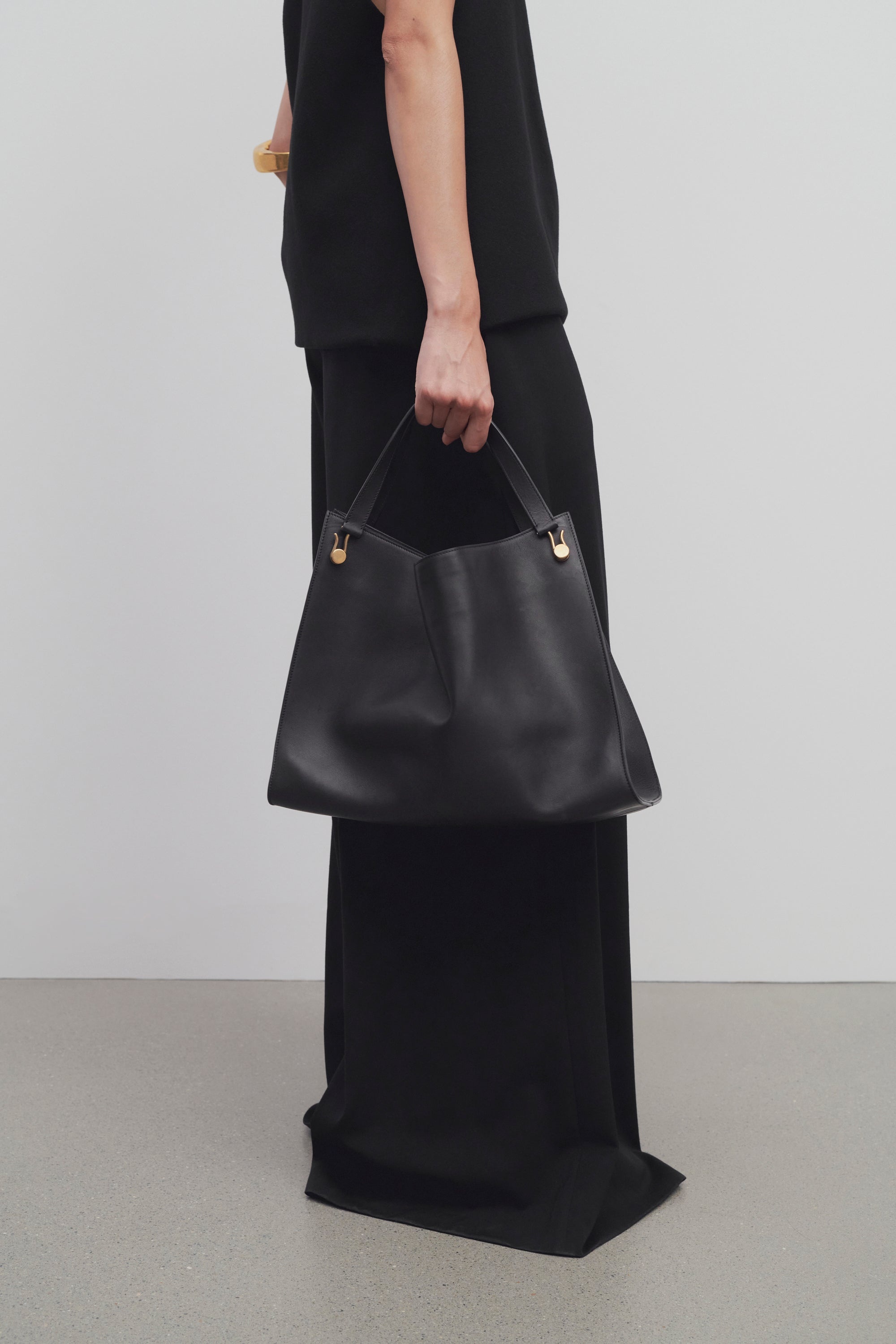 THE ROW Alexiaレザーバッグ The Row Alexia Bag in Leather | REVERSIBLE
