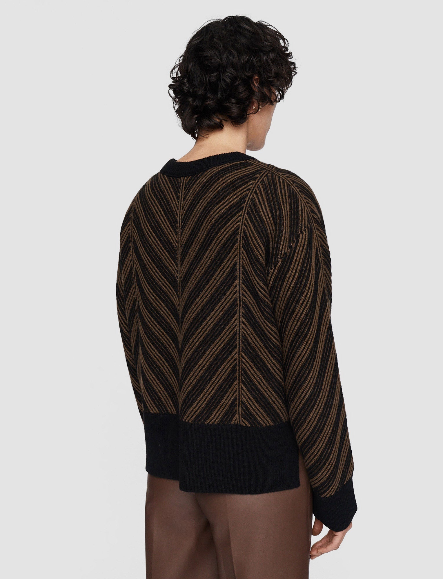 Chevron Ribbed Round Neck Jumper - 4