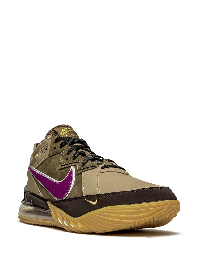Nike Air Max LeBron 7 QS "Christmas" sneakers outlook