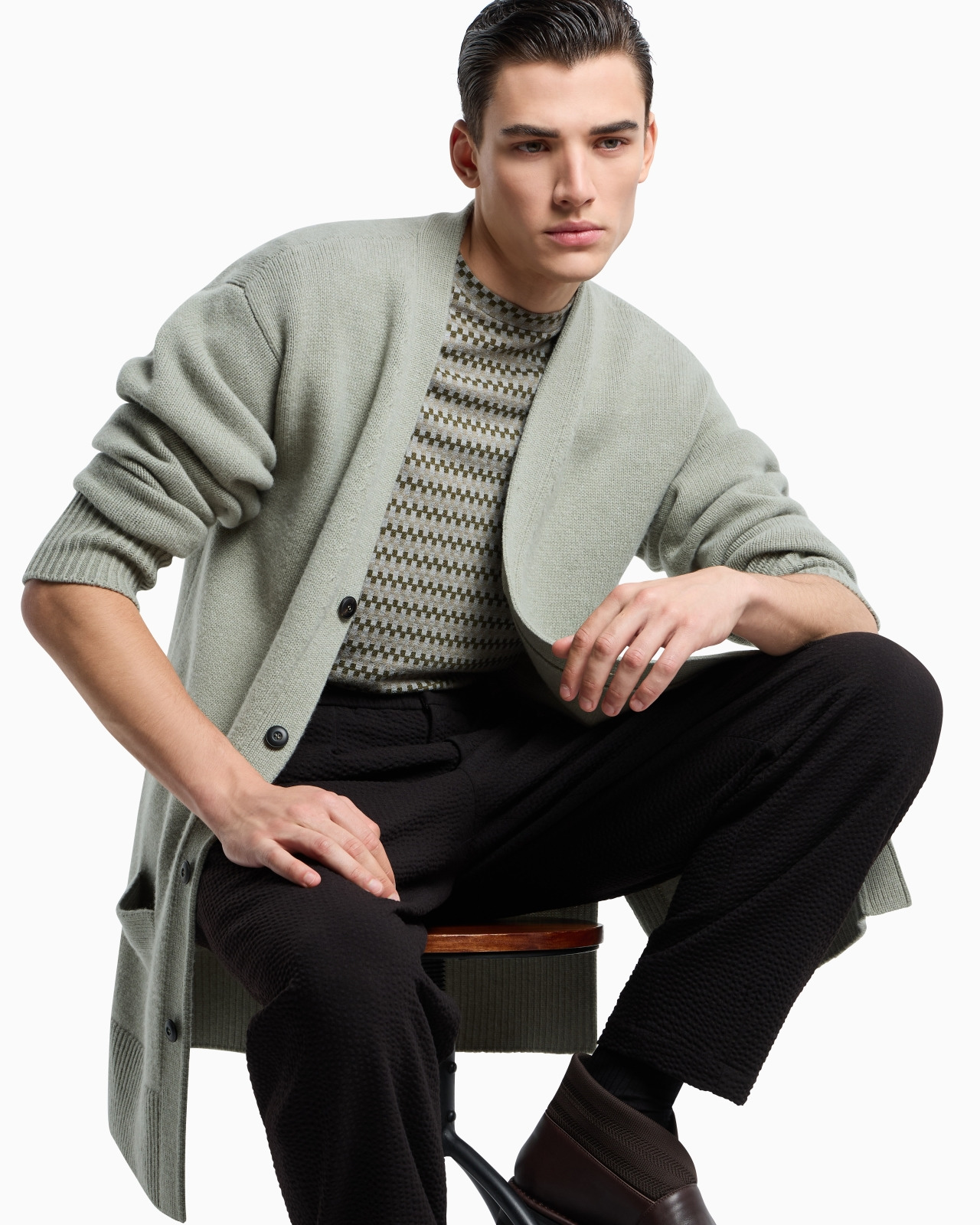 Single-pleat, virgin wool and cashmere seersucker trousers - 7