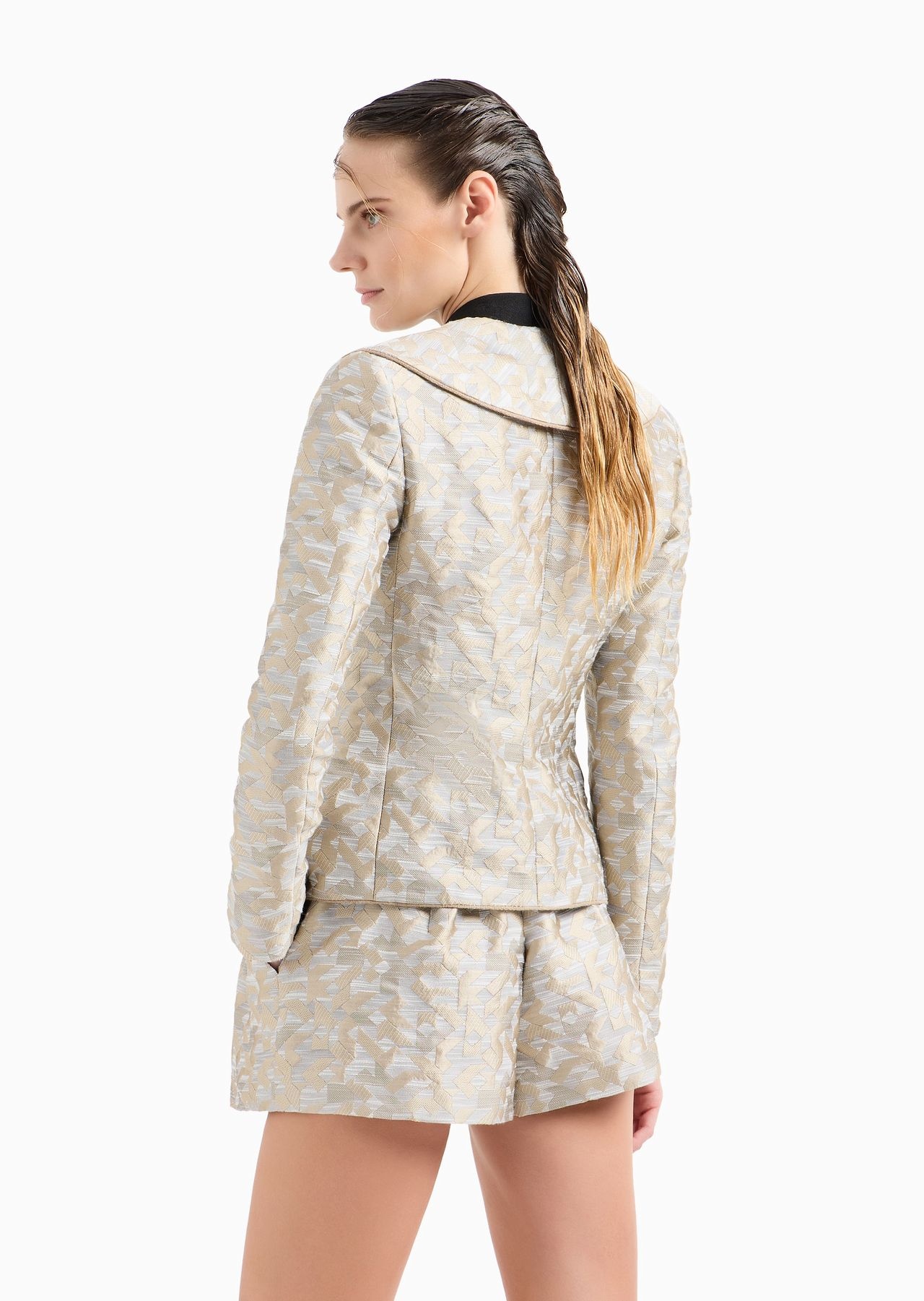 Jacquard shorts with pleats with a deconstructed geometric motif - 3
