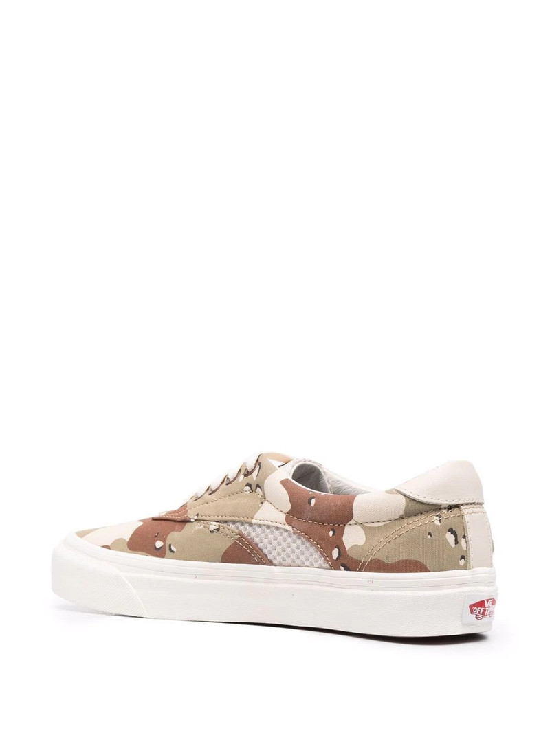 camouflage-print low-top sneakers 3