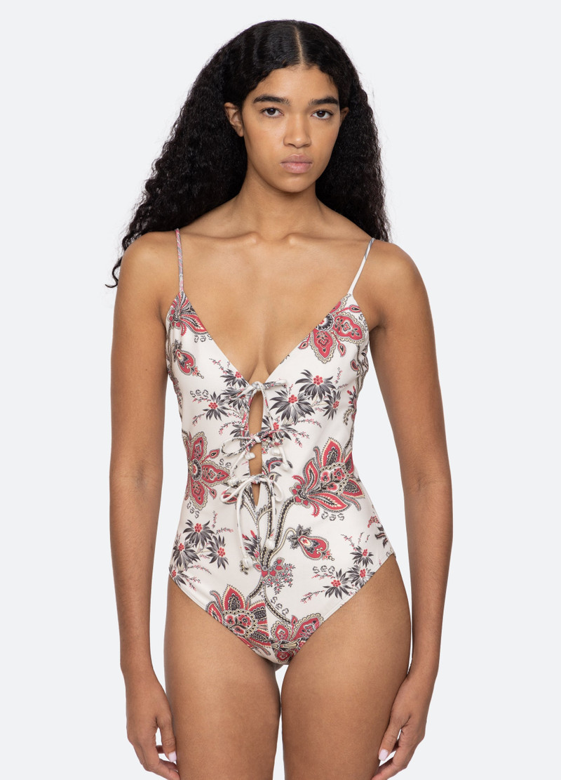 Cassandra One Piece 7