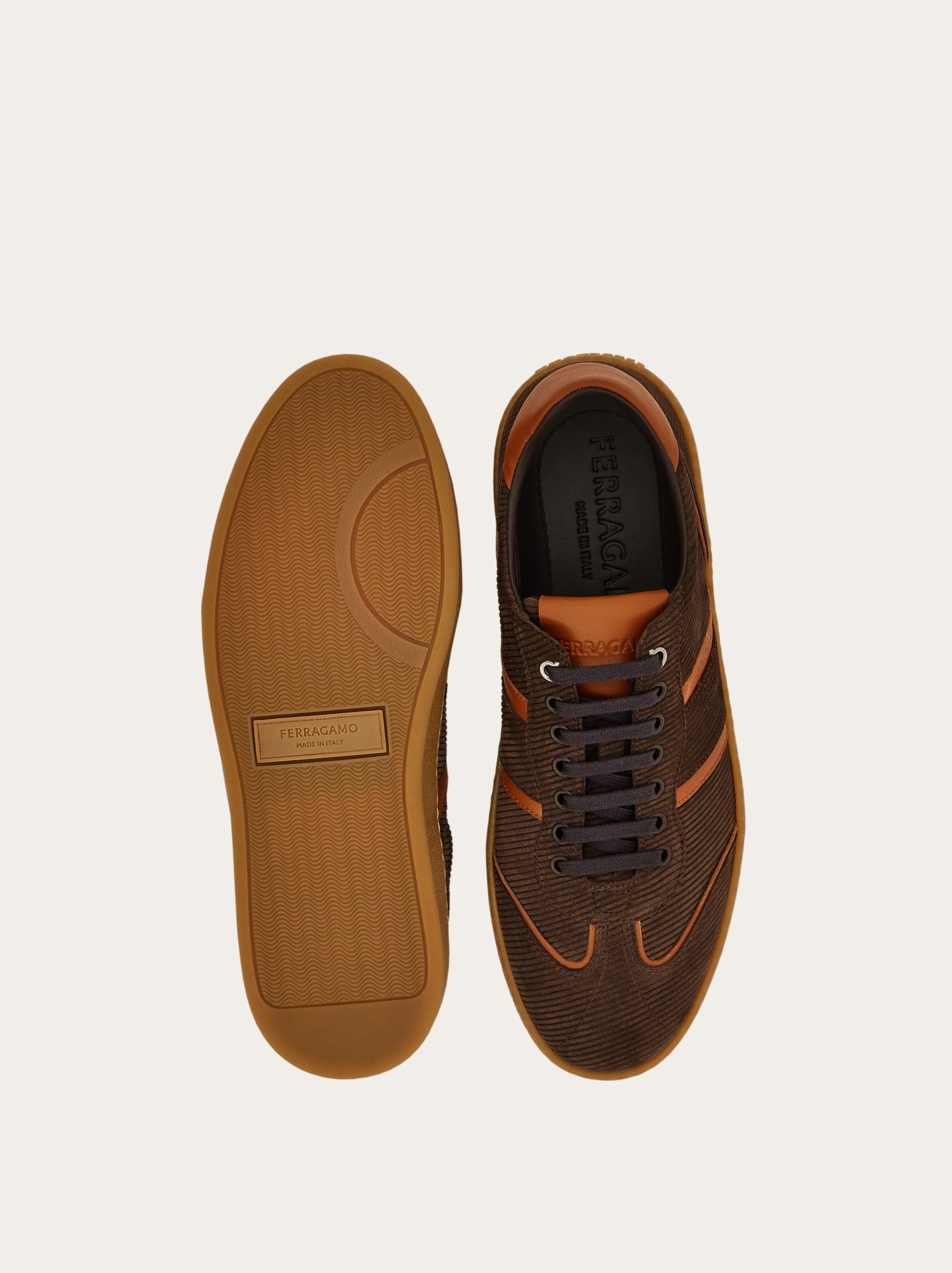 Low-top sneaker with logo - 6