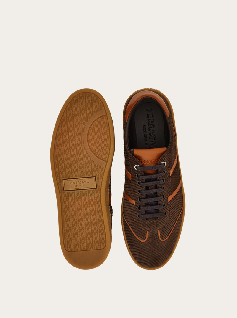 Low-top sneaker with logo 6