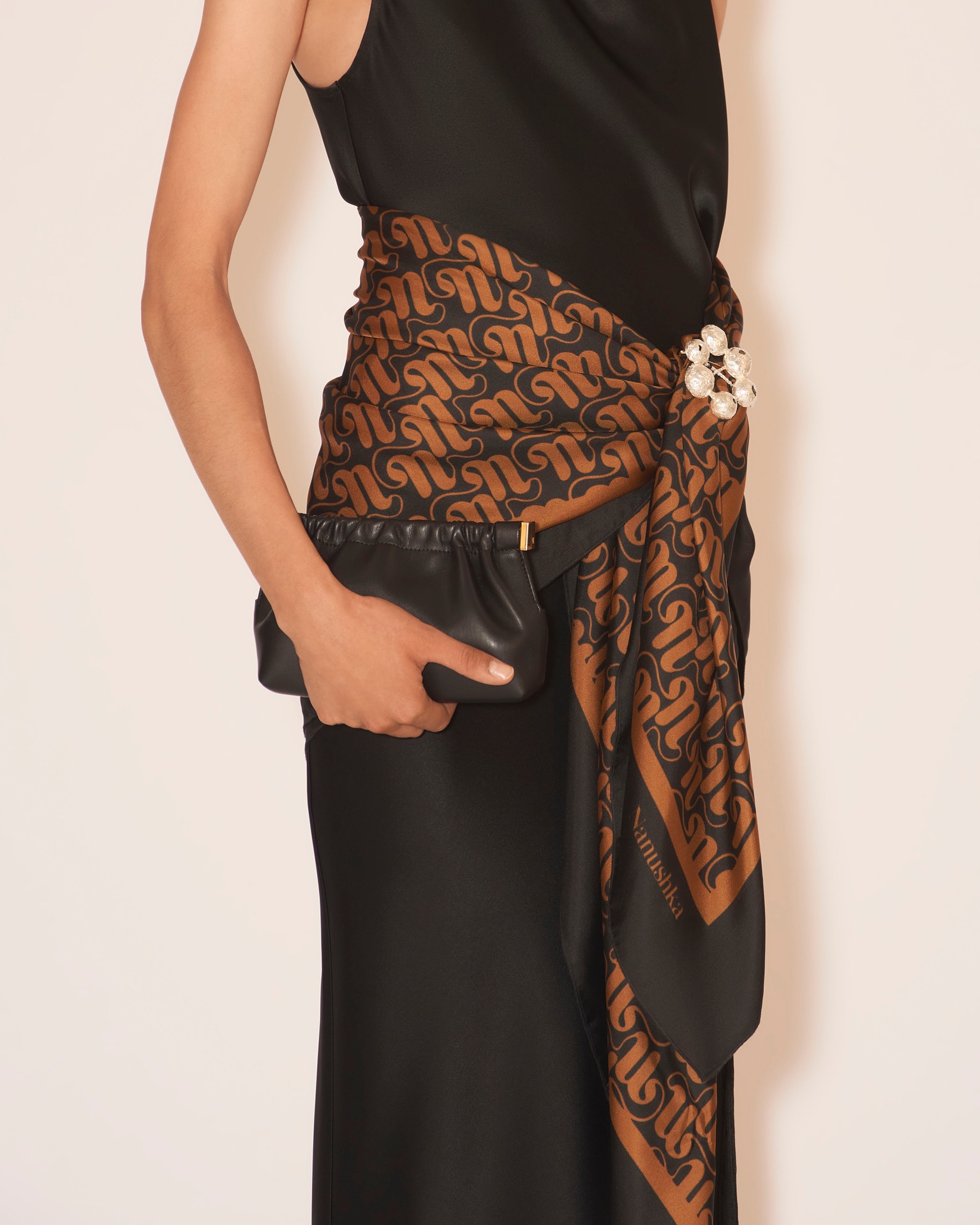 MIANI - Silk printed scarf - Art nouveau tan - 2