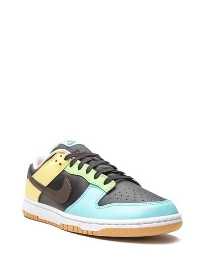 Nike Dunk Low SE sneakers outlook