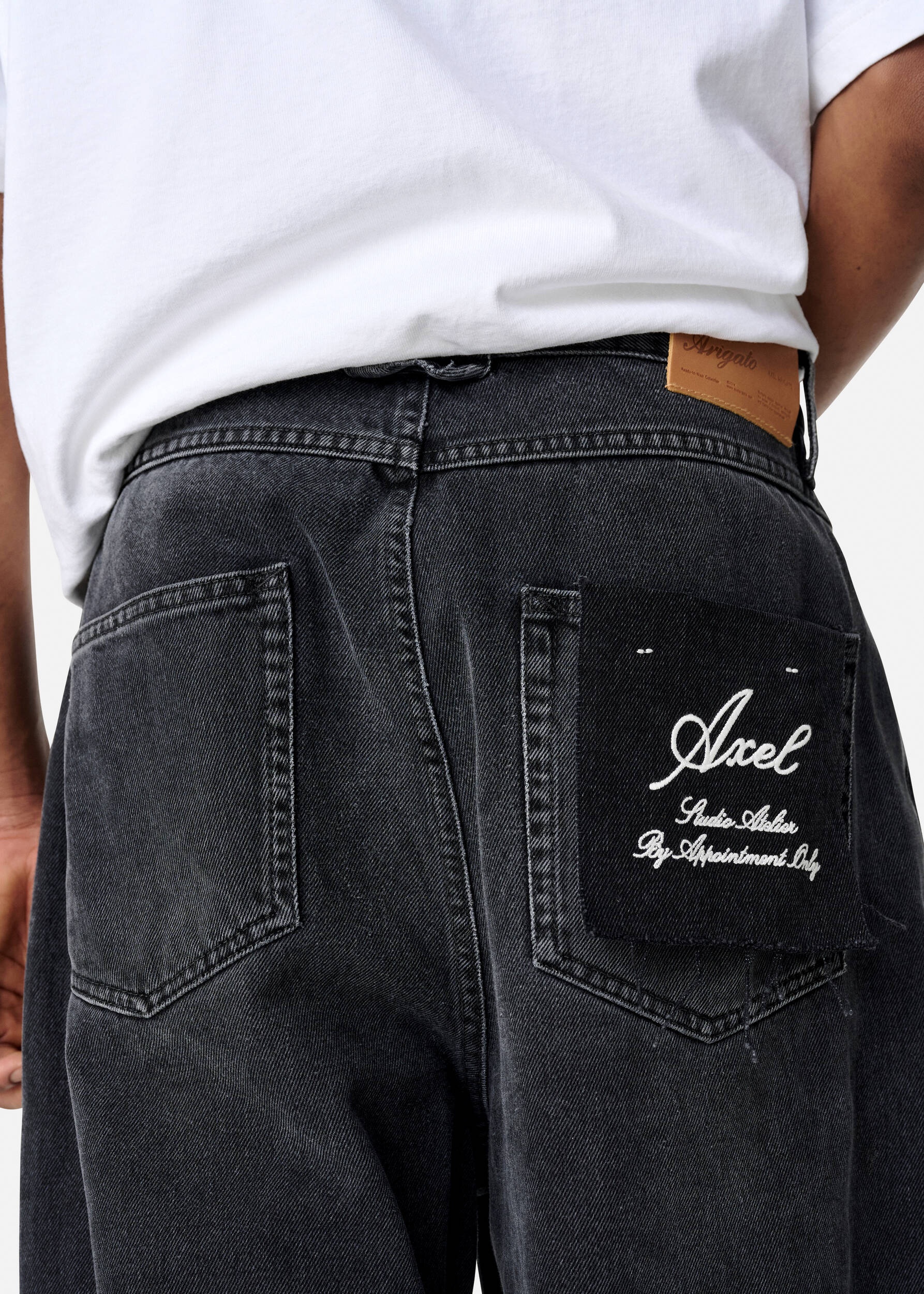 Embroidered Relaxed Jeans - 7