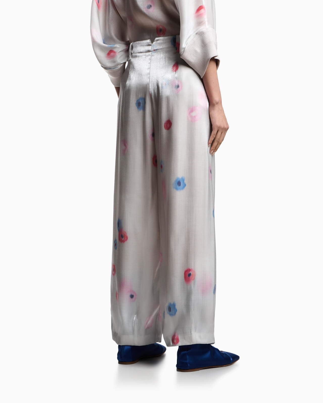FLUID VISCOSE TROUSERS WITH PLEATS AND ALL-OVER FLORAL PRINT - 3