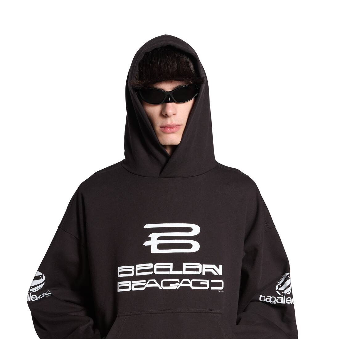 セール♪BALENCIAGA*Ai Generated Hoodie ミディアムフィット黒 BALENCIAGA Ai Generated Hoodie Medium Fit in Black/white