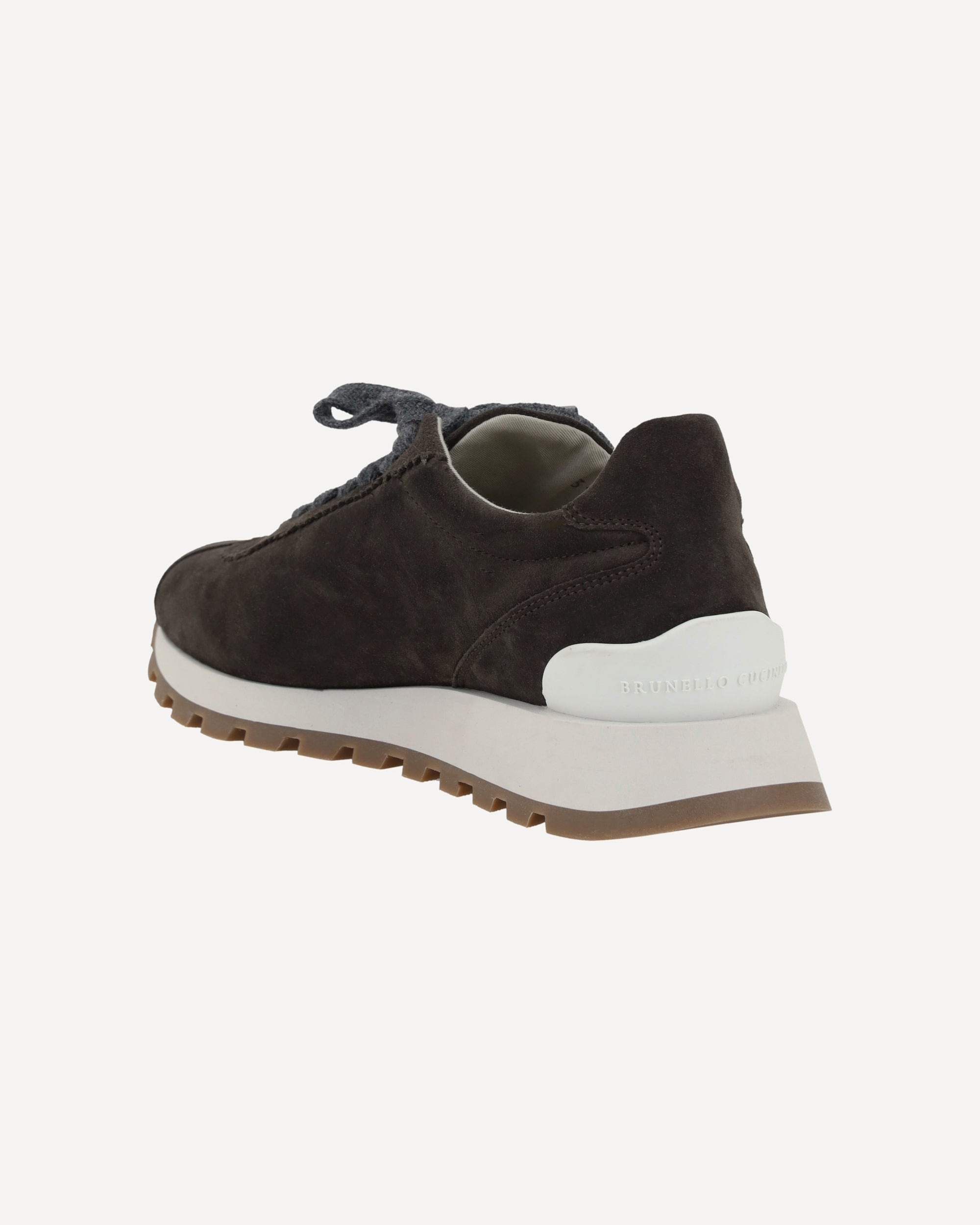 Sneakers with iconic embellishments - 3