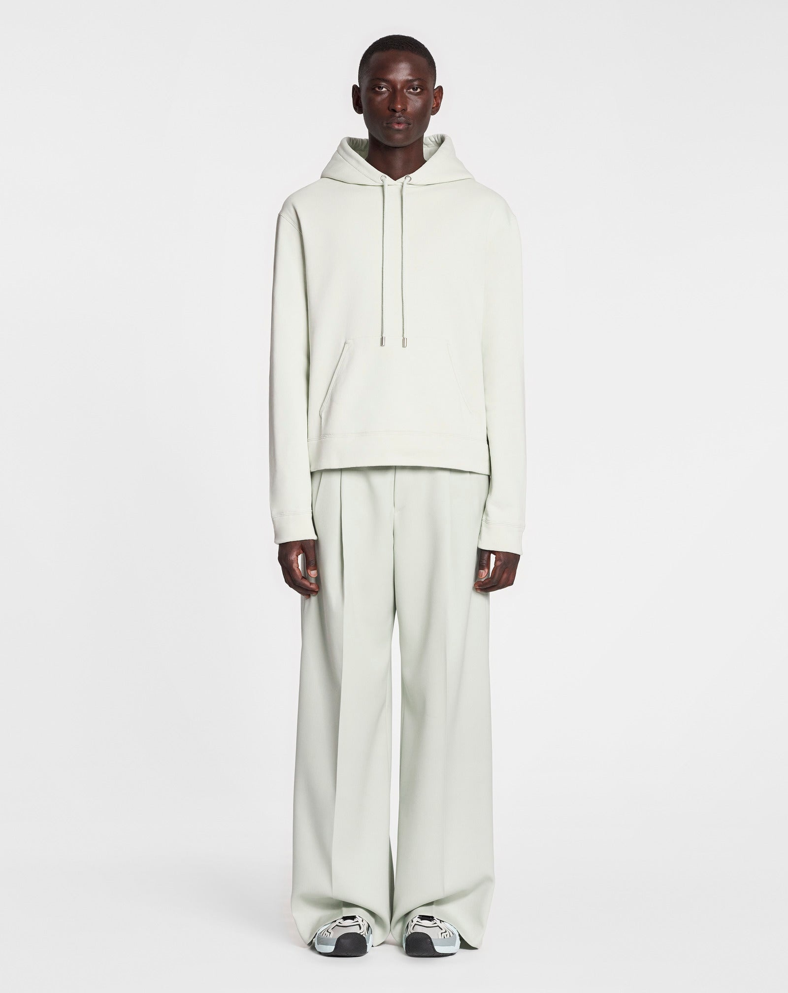 HOODIE WITH EMBROIDERY DETAILS - 3