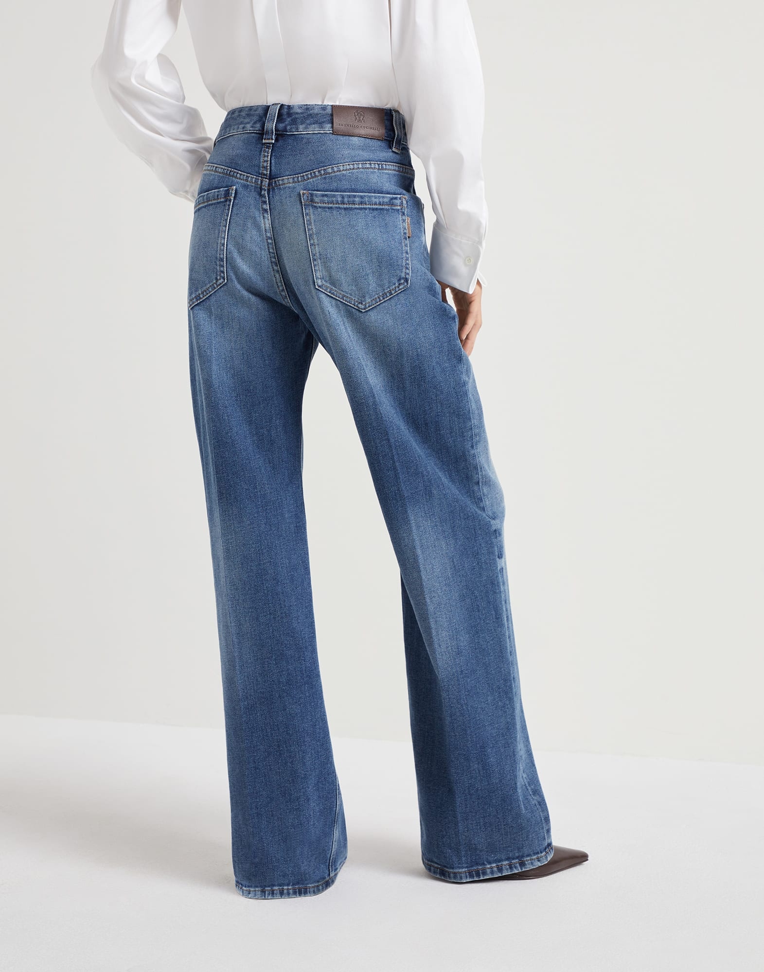 Comfort cotton denim loose five-pocket trousers with shiny tab - 2