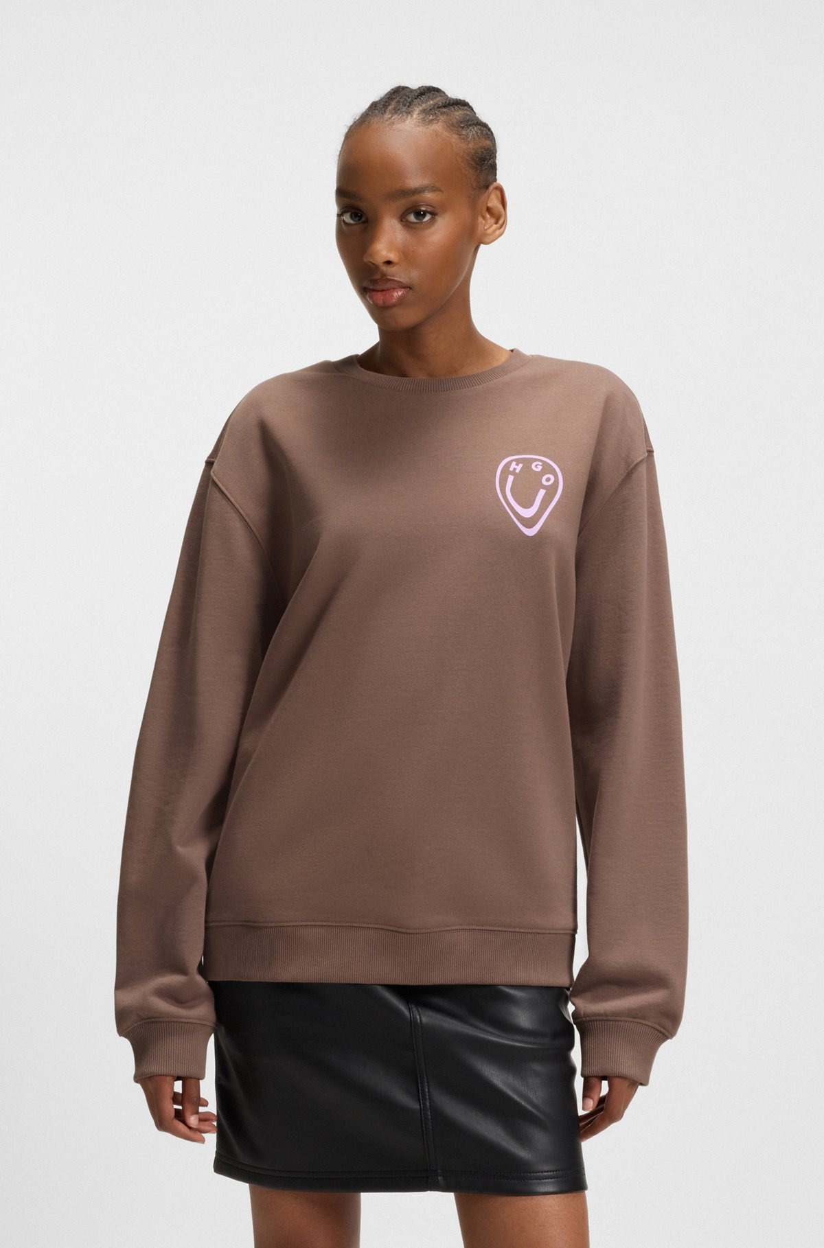 ALL-GENDER SWEATSHIRT WITH HAPPY HUGO ARTWORK - 2