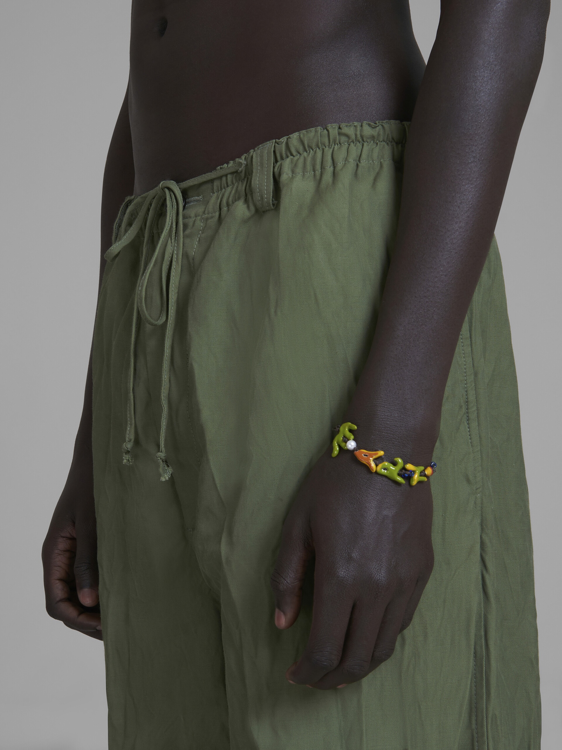【MARNI】☆NO VACANCY INN BURNISHED LPENDANT BRACELET Marni MARNI X NO VACANCY INN - BRACELET WITH GREEN RED AND