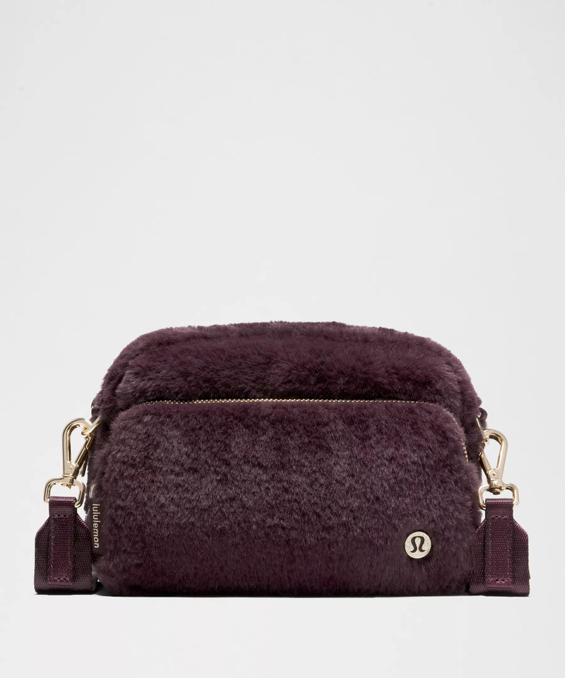 Everywhere Crossbody Bag 2L *Plush Fleece 1