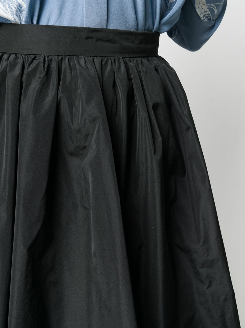 Generous bubble-silhouette skirt 5