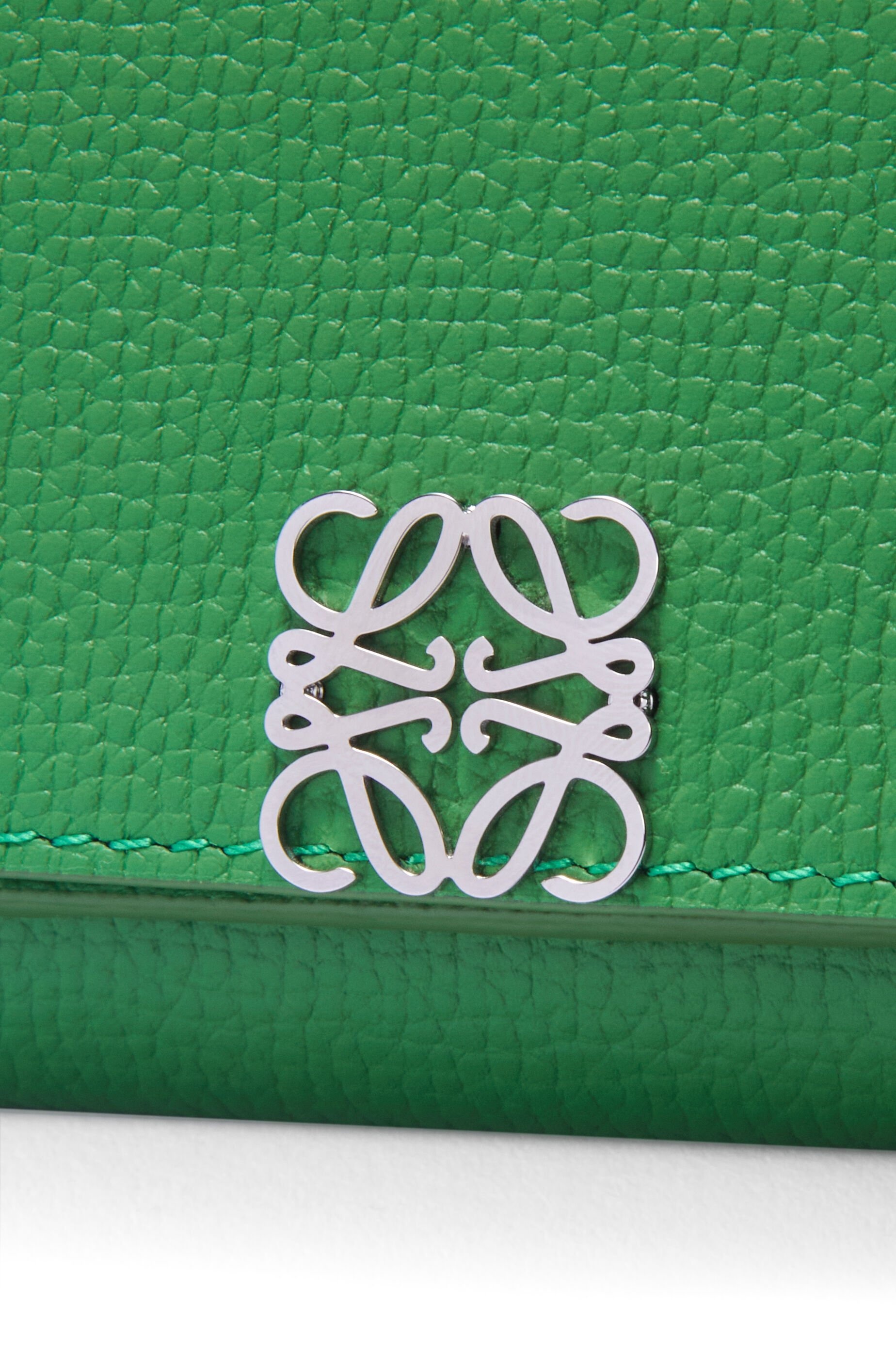 Anagram trifold wallet in pebble grained calfskin - 6