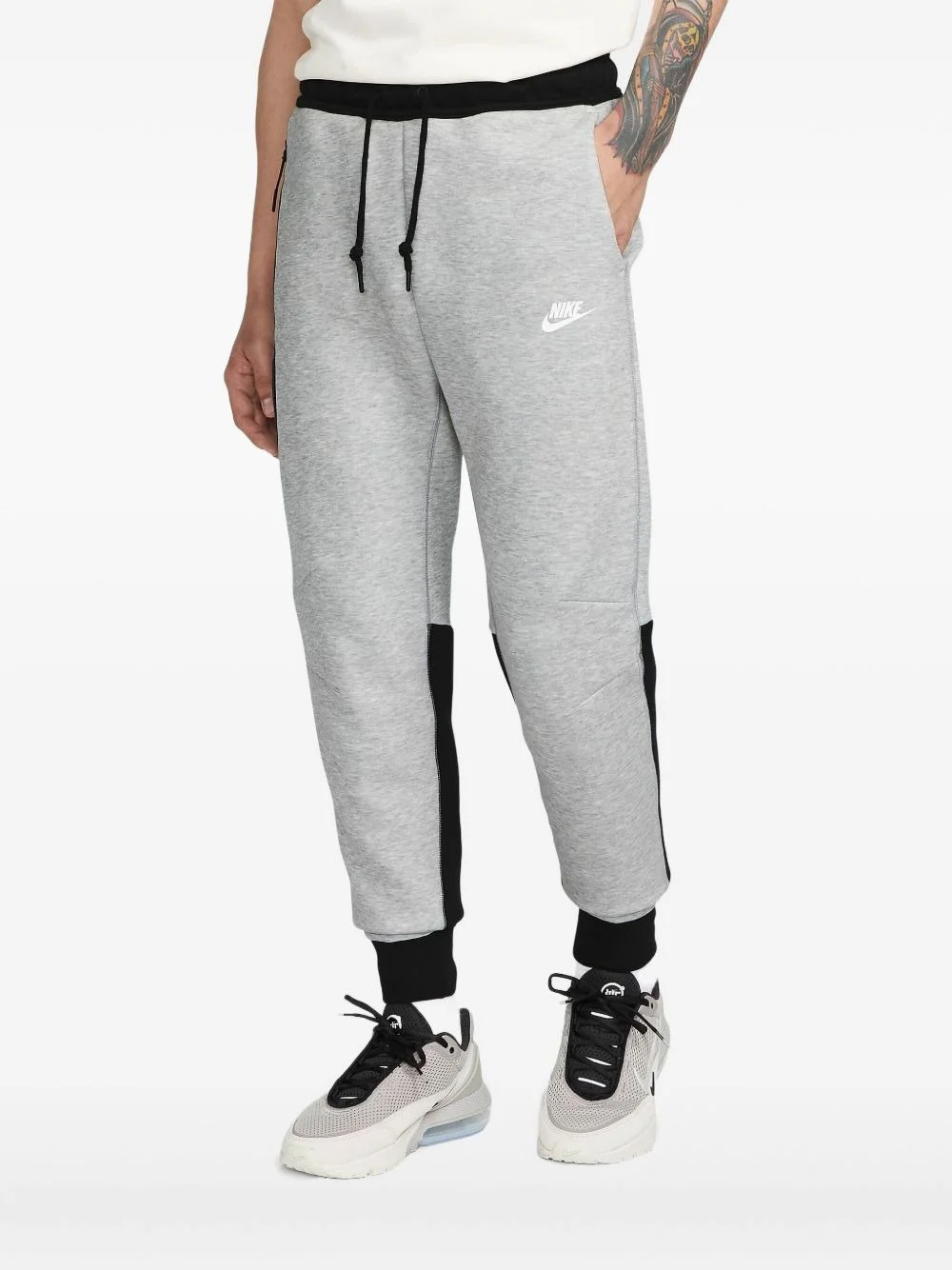 Nike Sportswear 기술 소매 남자의 조깅 - 1