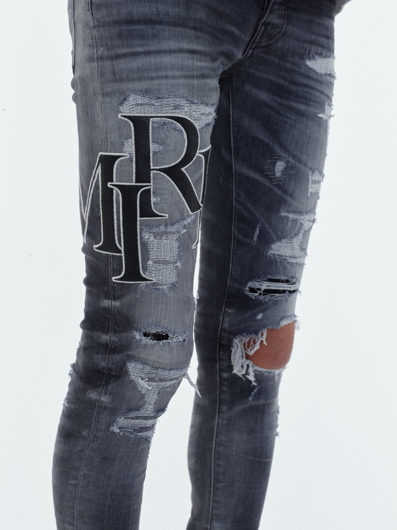 STAGGERED LOGO JEAN 9