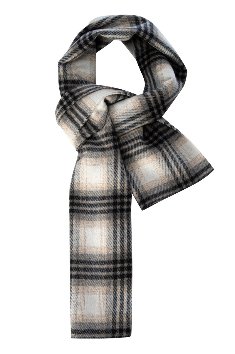 The Stowe Plaid Scarf 5
