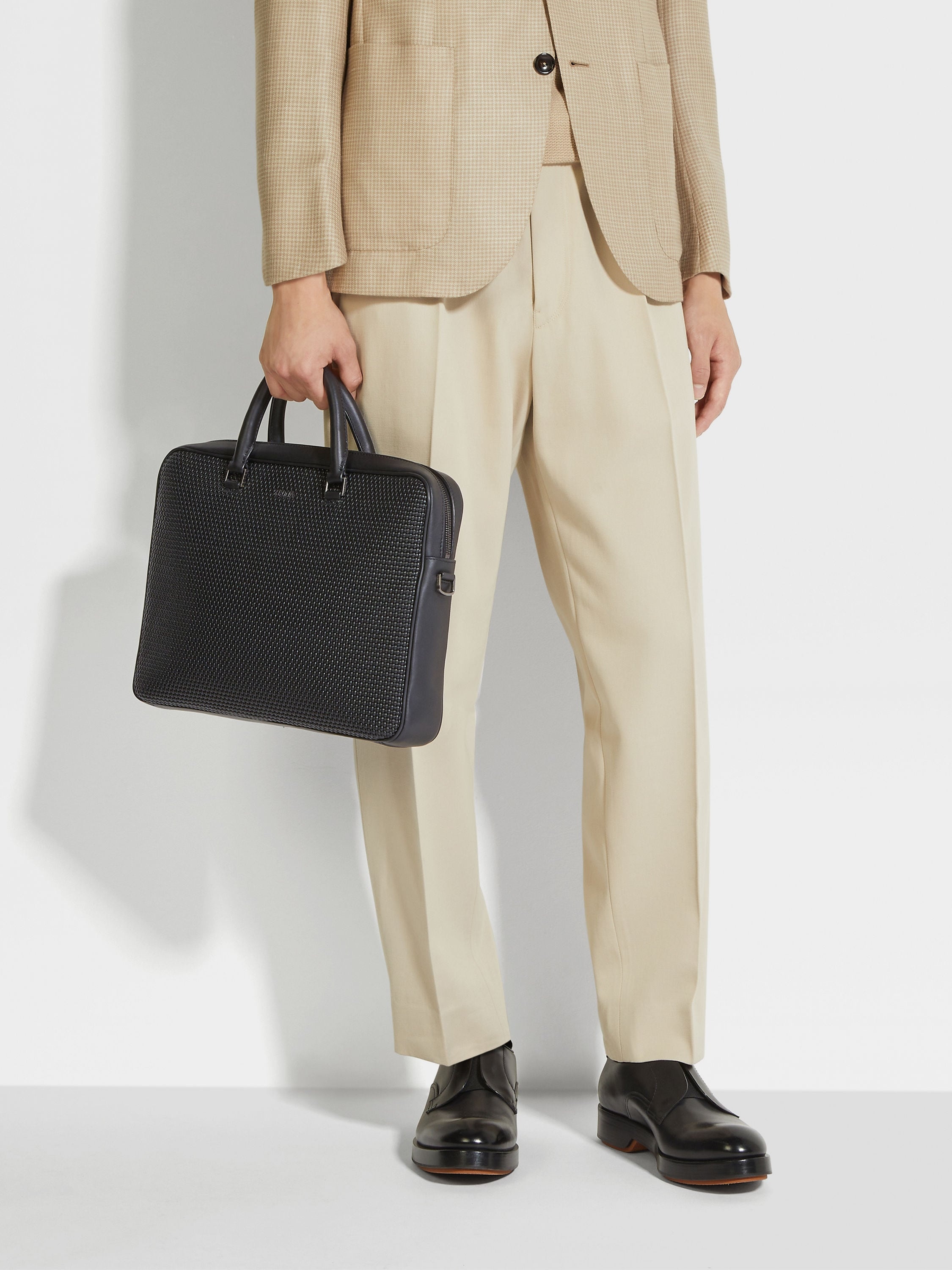 BLACK PELLETESSUTA™ LEATHER EDGY BUSINESS BAG - 2