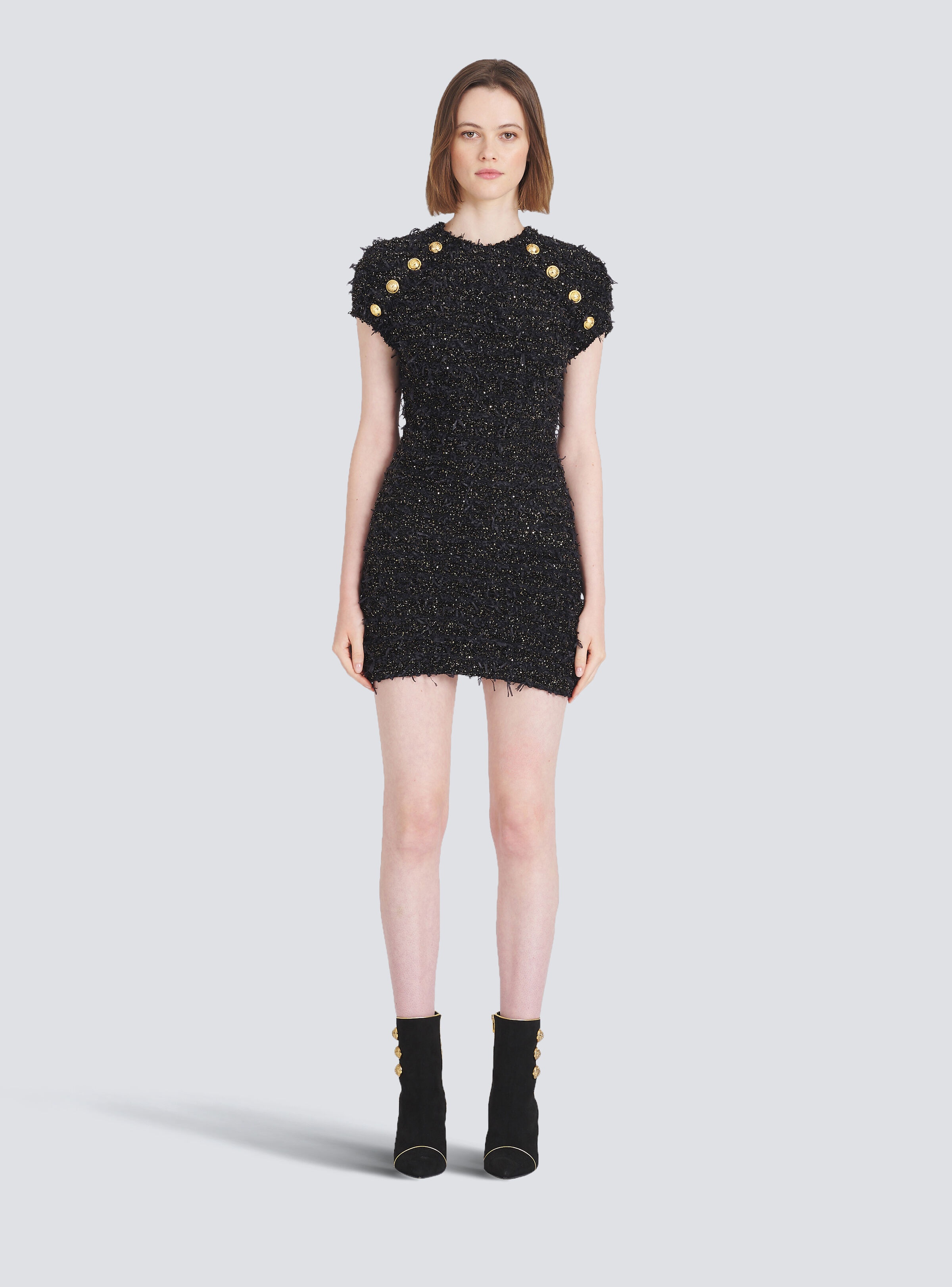 Short tweed dress with gold-tone buttons - 3