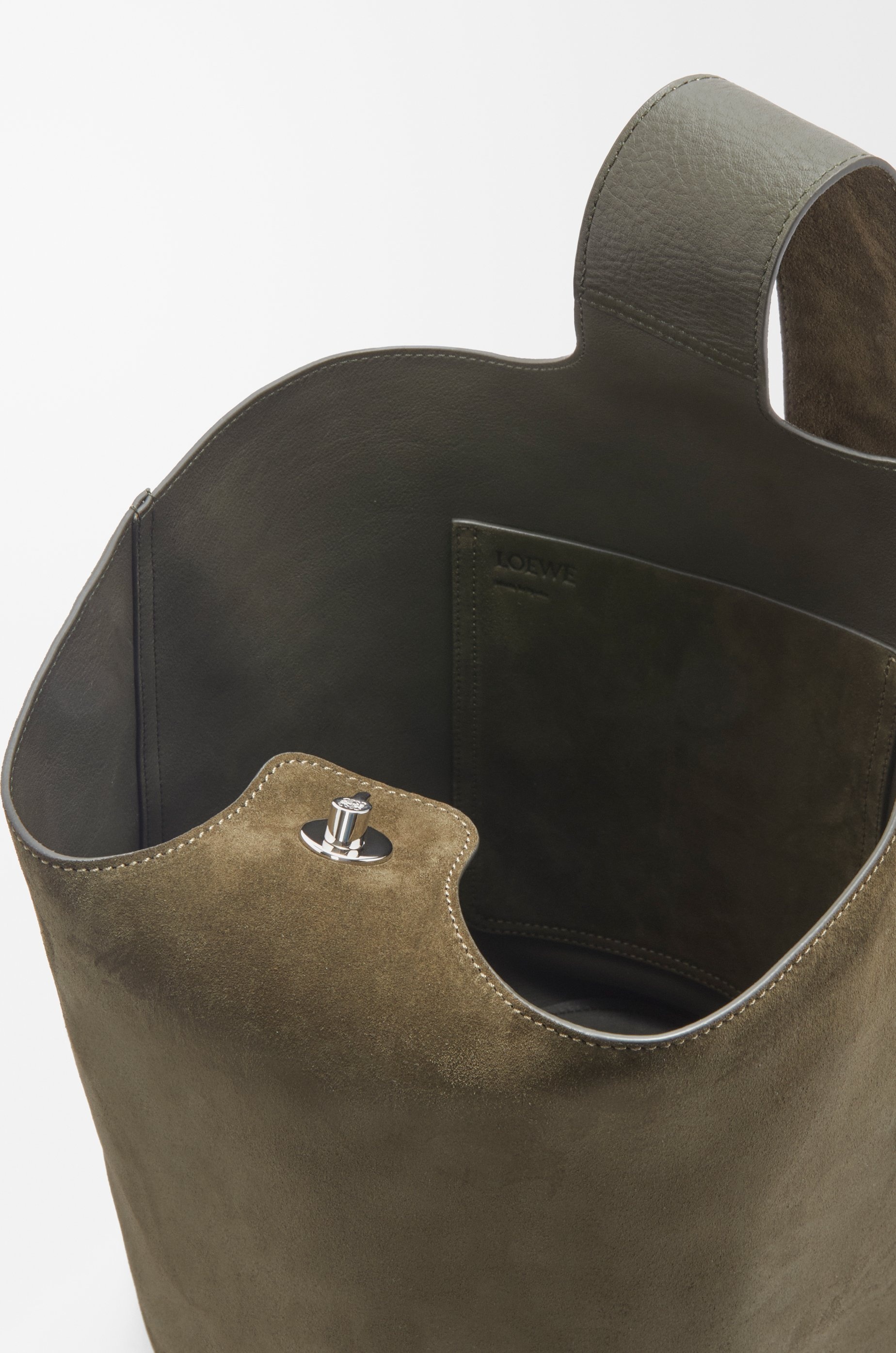 Large Pebble bucket bag in suede calfskin - 5