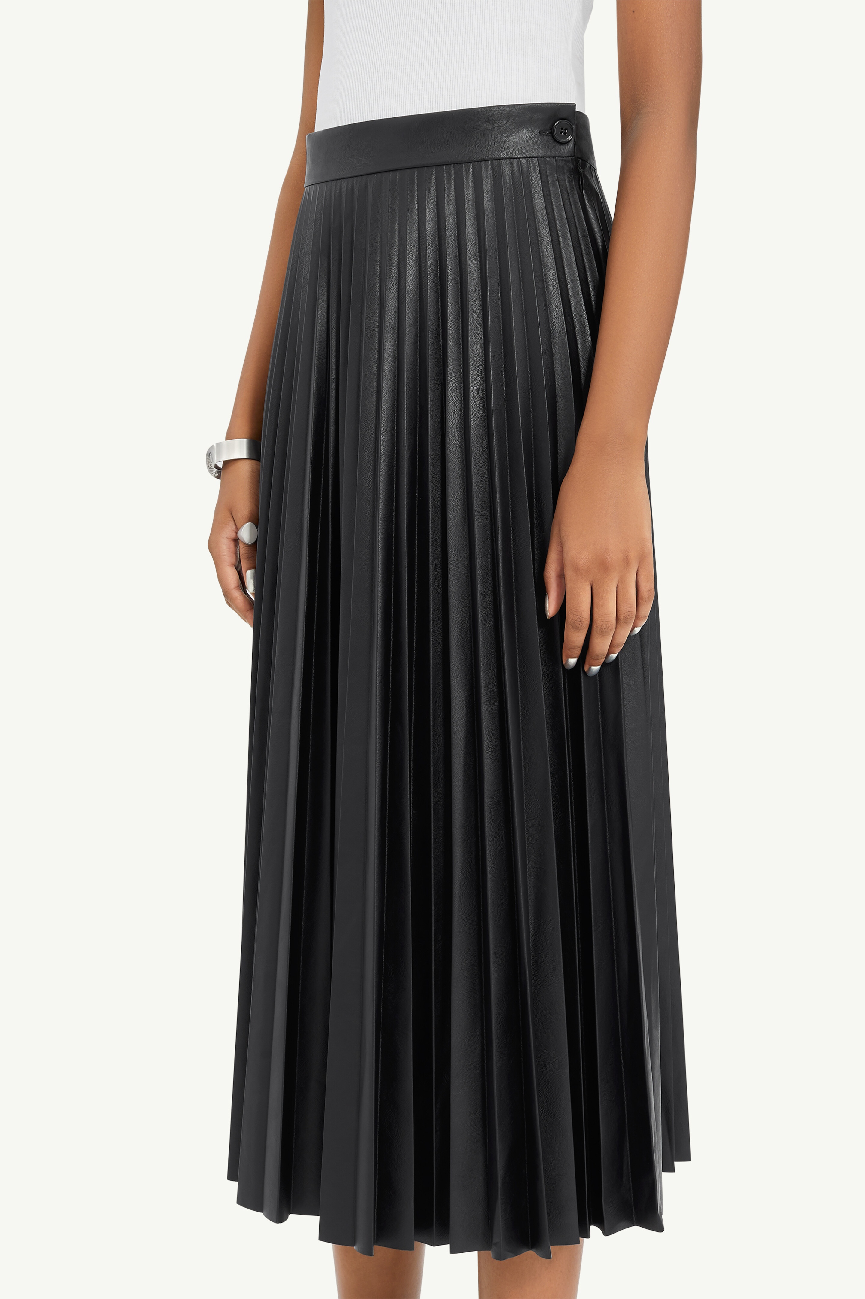 【関税＆送料込み】Mm6 Maison Margiela Faux Leather Skirt MM6 Maison Margiela Pleated Faux Leather Midi Skirt | REVERSIBLE