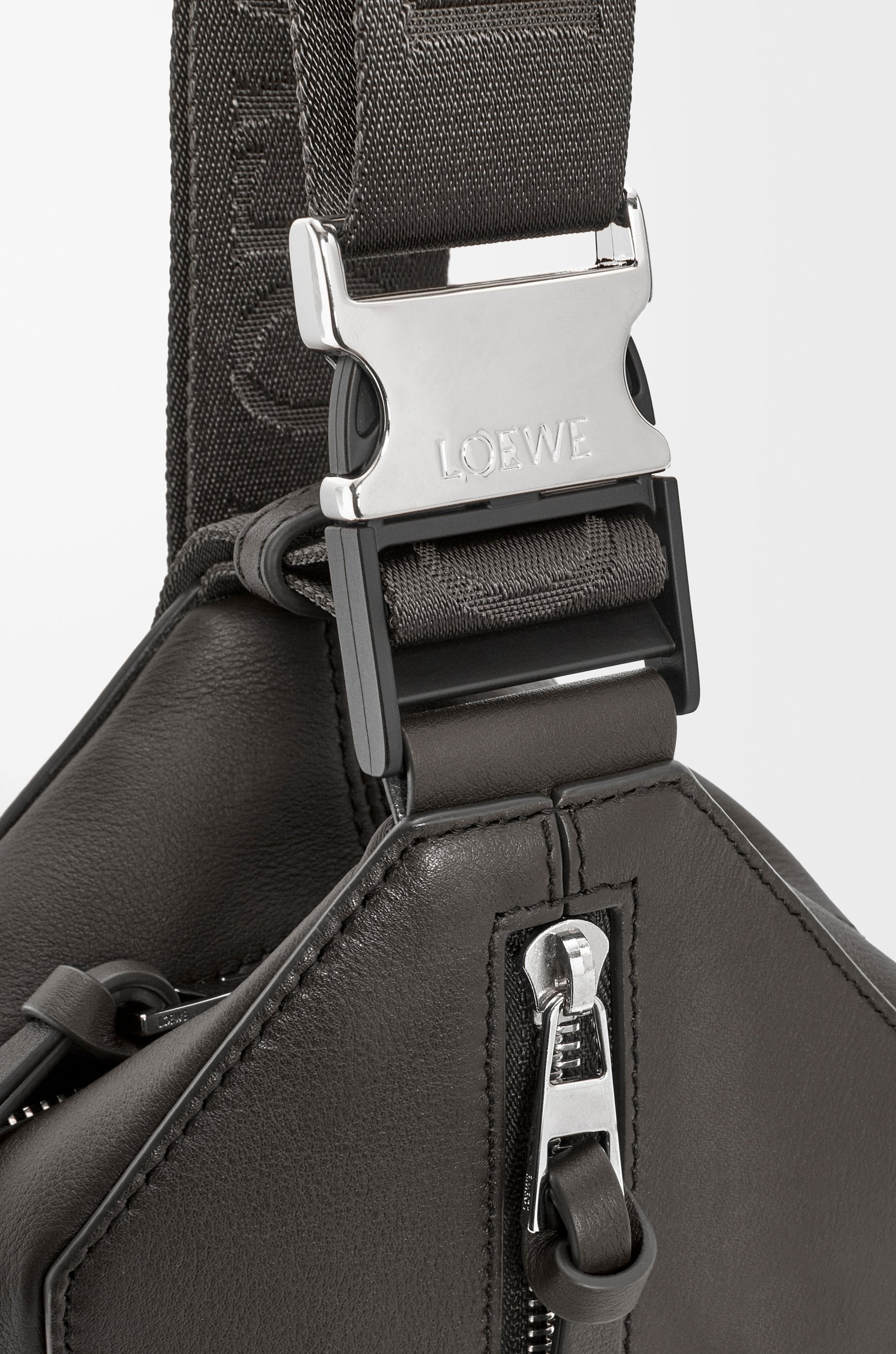 Convertible sling in classic calfskin - 6