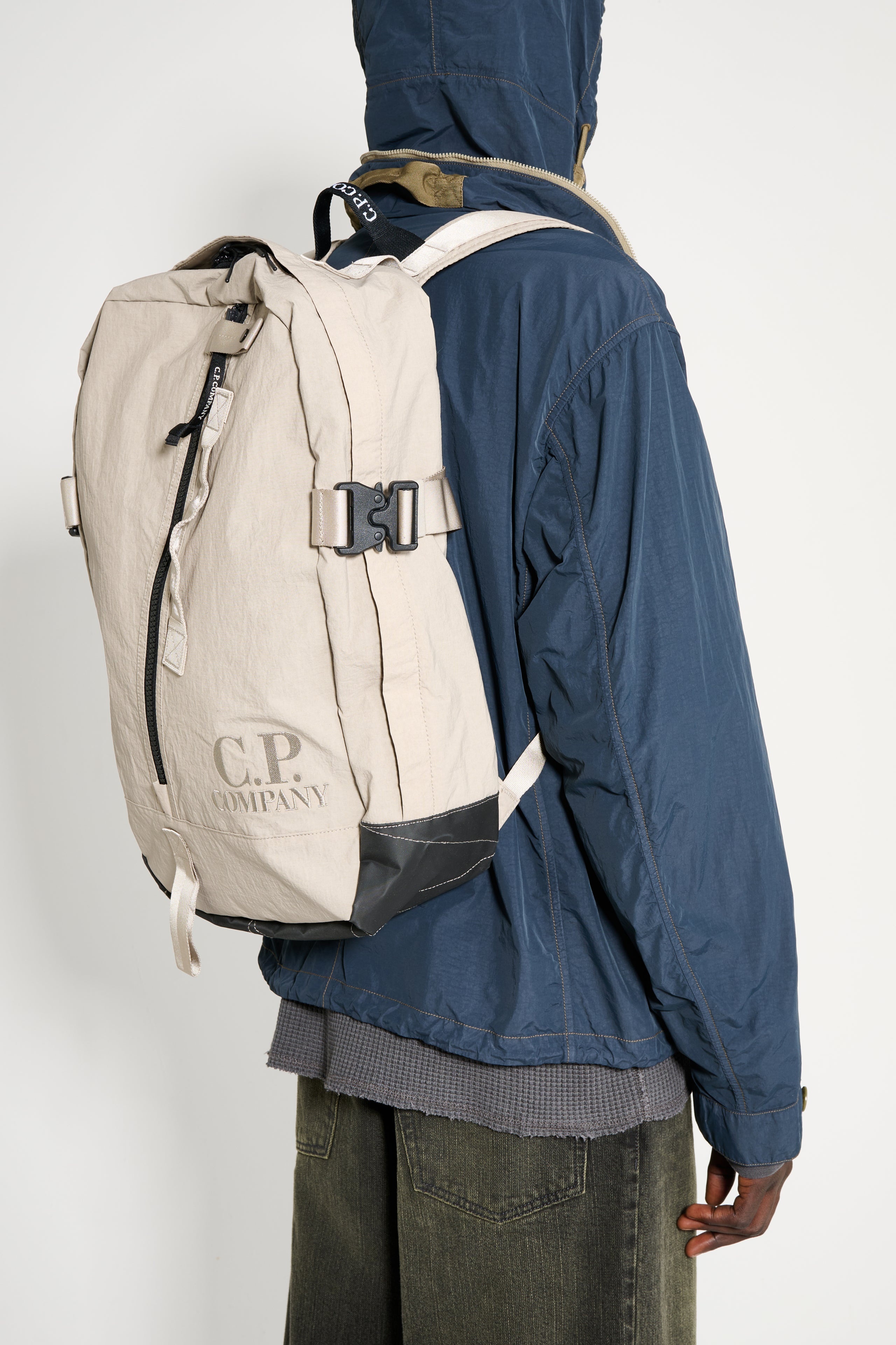 C.P. COMPANY TRAVEL BAG VINTAGE KHAKI - 3