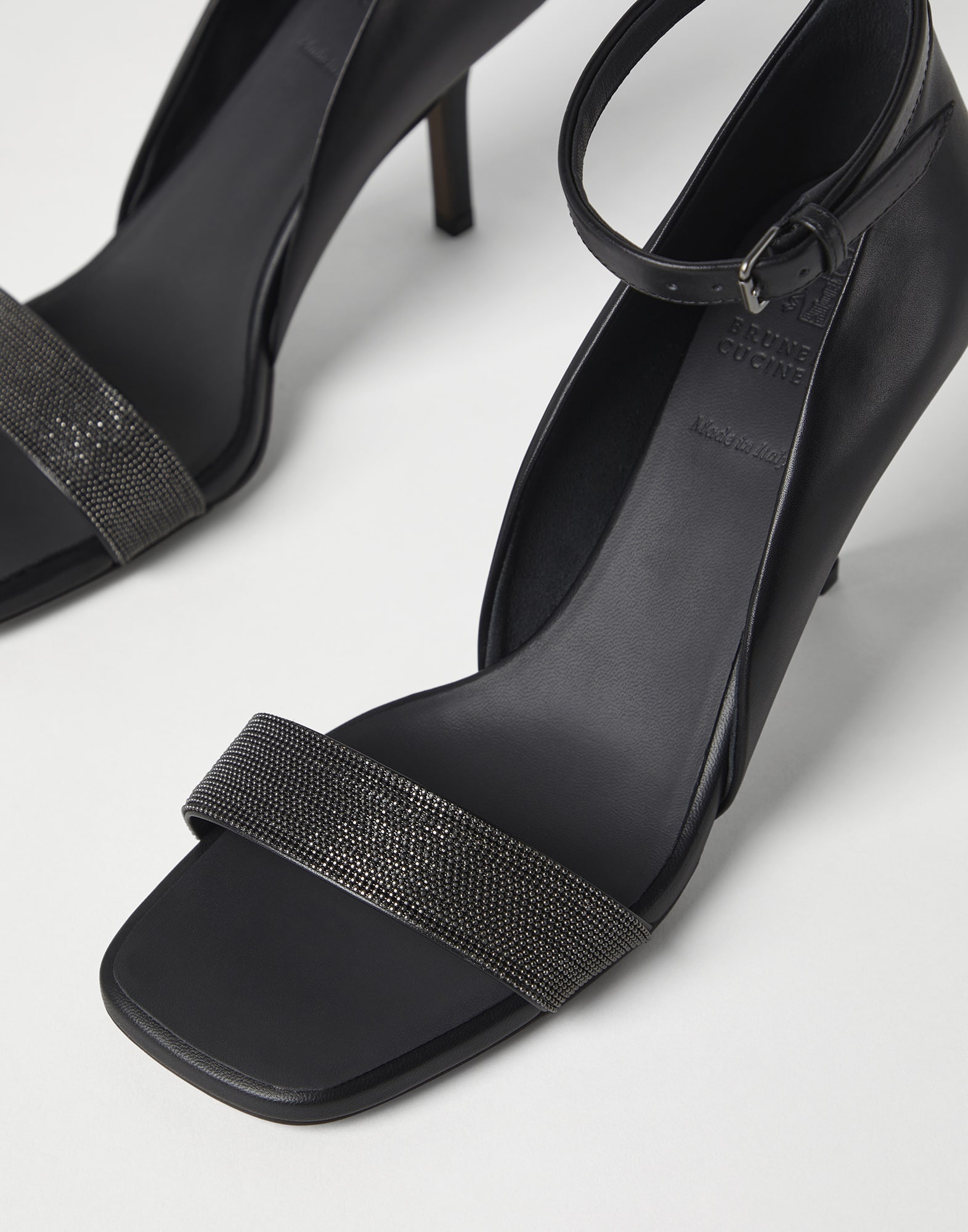 Matte calfskin heels with precious strap detail - 3