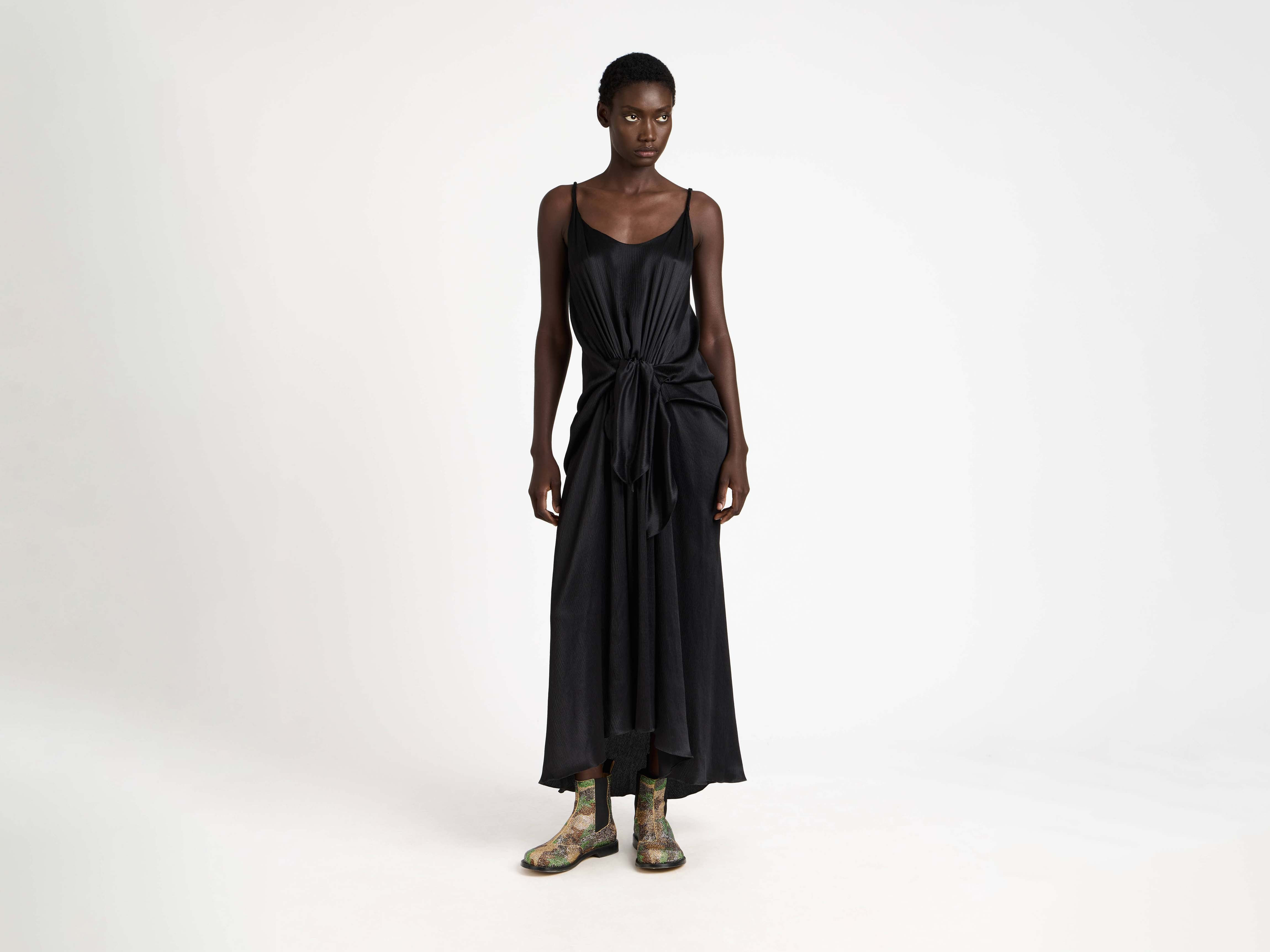 KNOTTED WAIST LONGLINE DRESS IN BLACK - 2