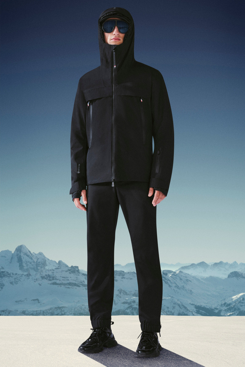 Moncler Villair Hooded Jacket outlook