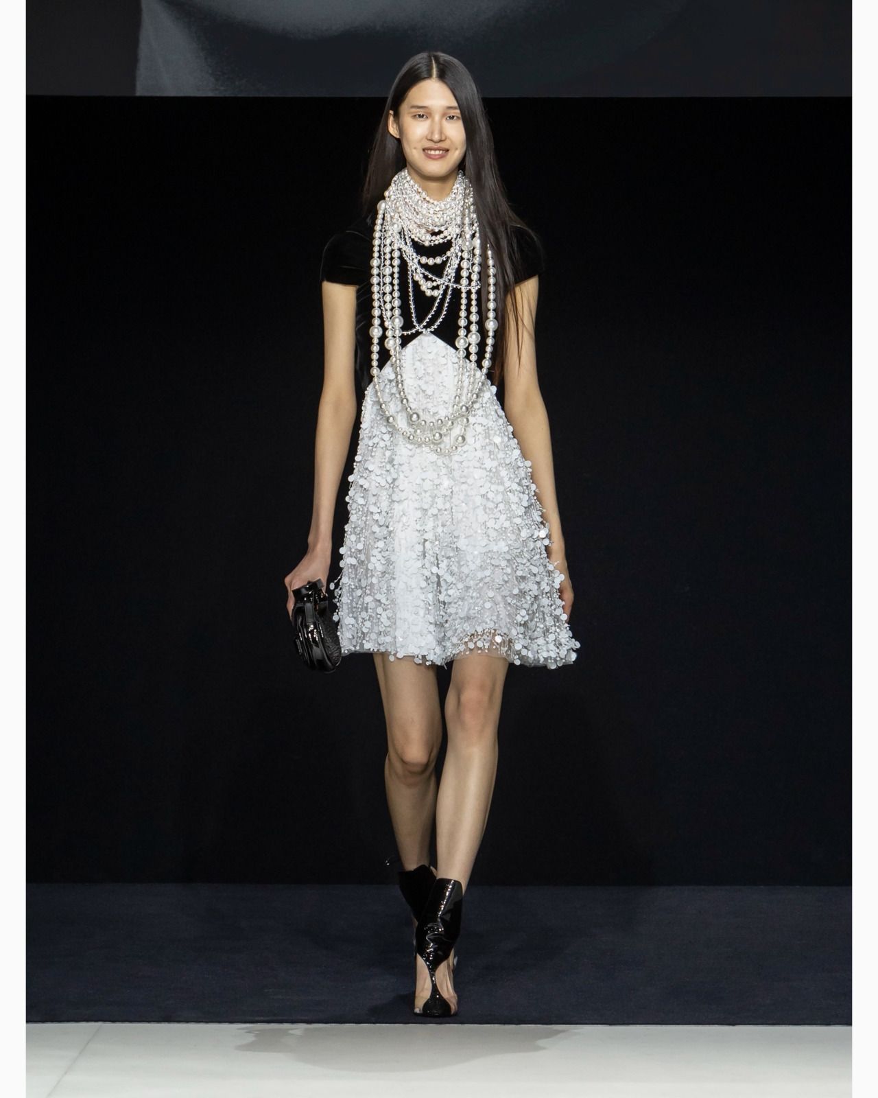 Dress with velvet top and skirt with hand-embroidered sequin fringe - 2