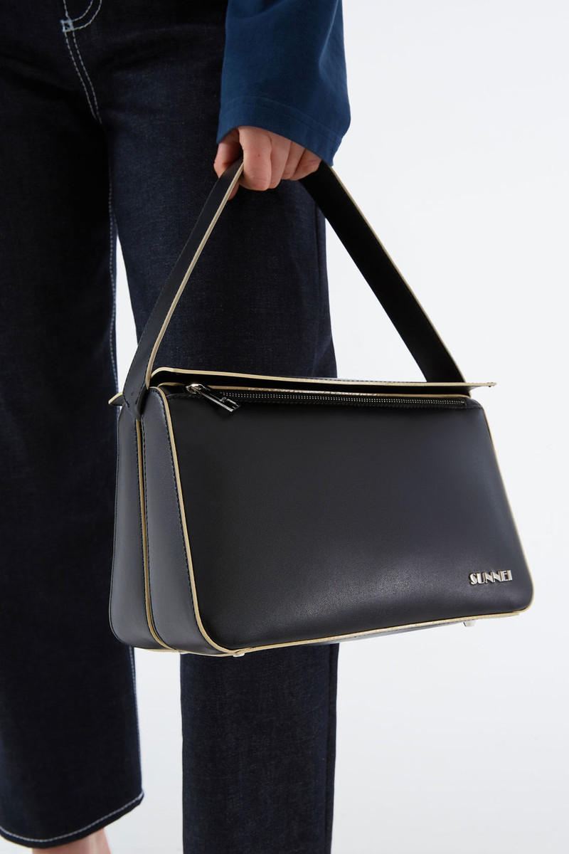 SUNNEI BLACK PESO BAG outlook