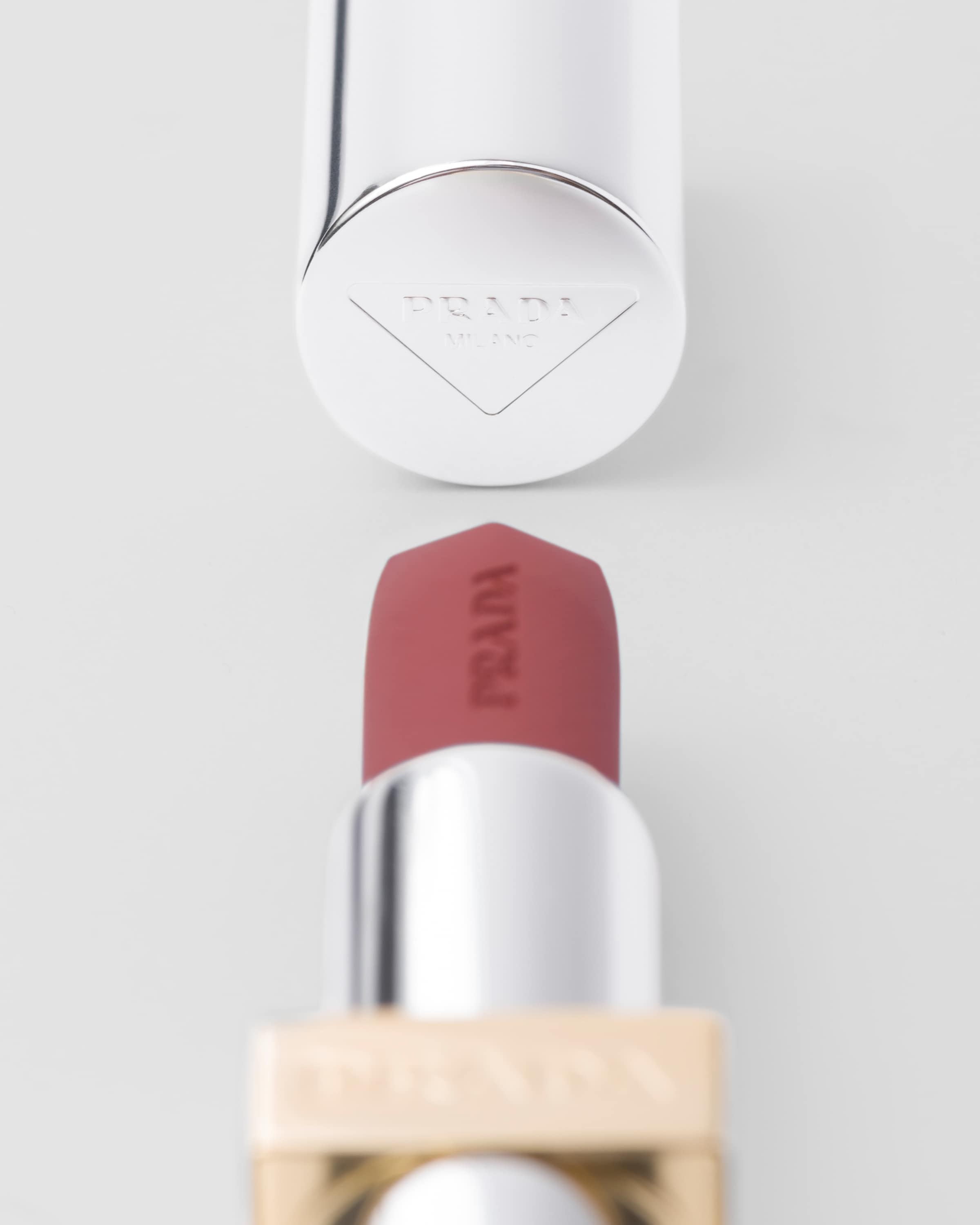 Prada Monochrome Hyper Matte lipstick - P58 - TAMARIS - 4