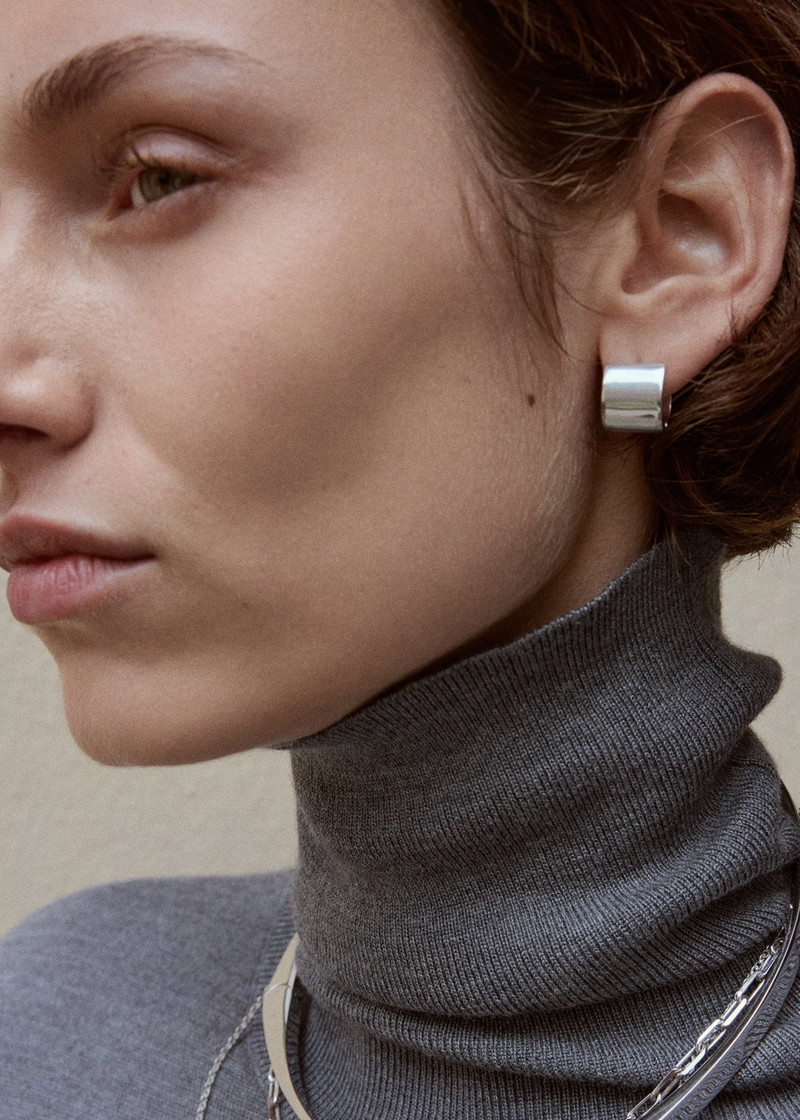 TOTEME Petite signature hoops silver outlook